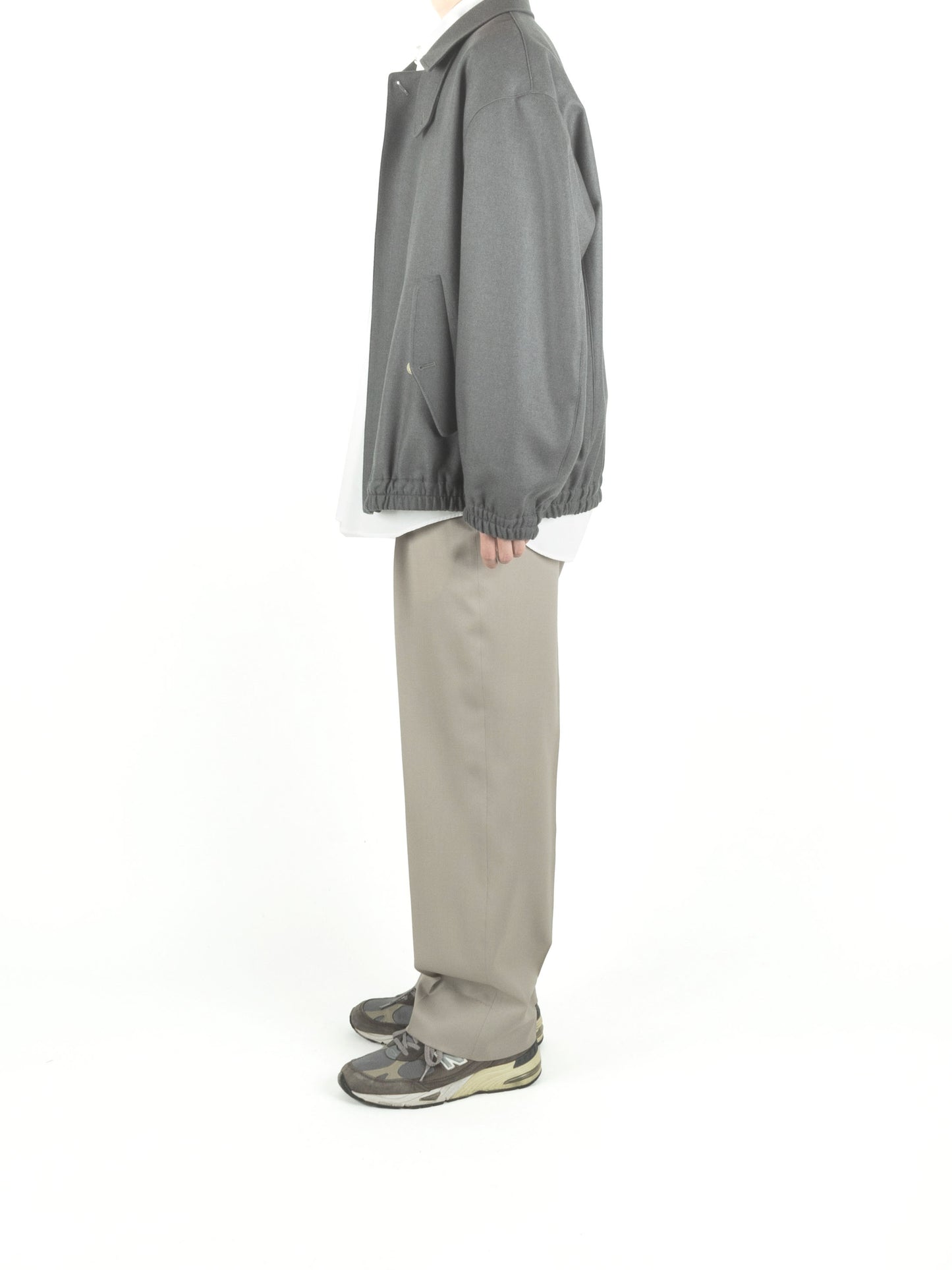 Super130's WORSTED WOOL LIGHT GABARDINE SLACKS|DUSTY BEIGE