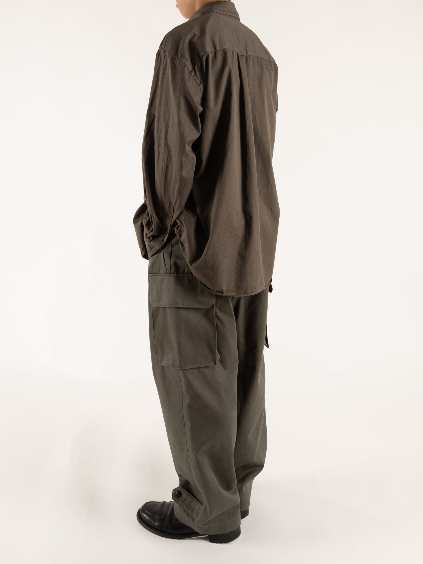Model 164cm/52kg size S color SMOKY BROWN着用