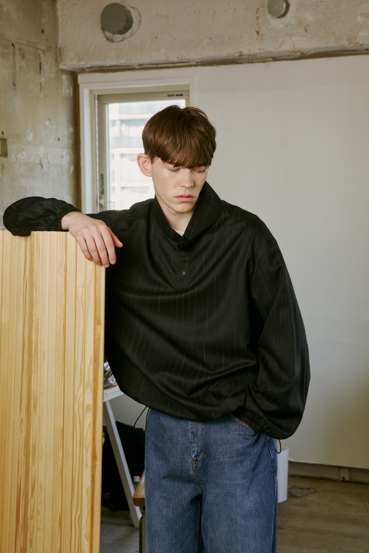 Super130's RESISTED YARN DYED WOOL GABARDINE PULLOVER|BLACK