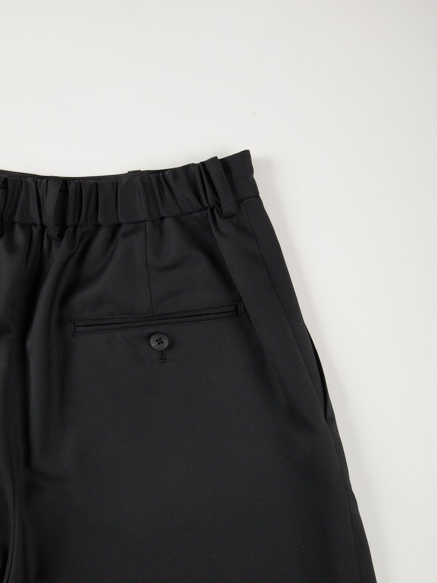 Super130's WOOL LIGHT GABARDINE SHORT PANTS|BLACK
