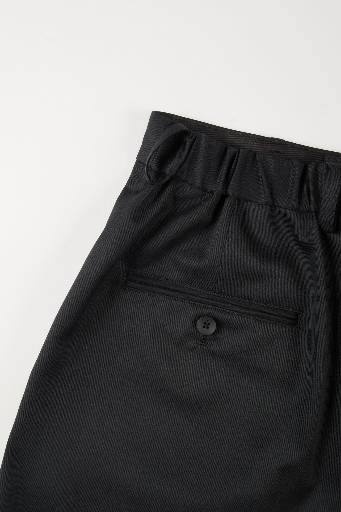 Super130's WOOL LIGHT GABARDINE SHORT PANTS|BLACK