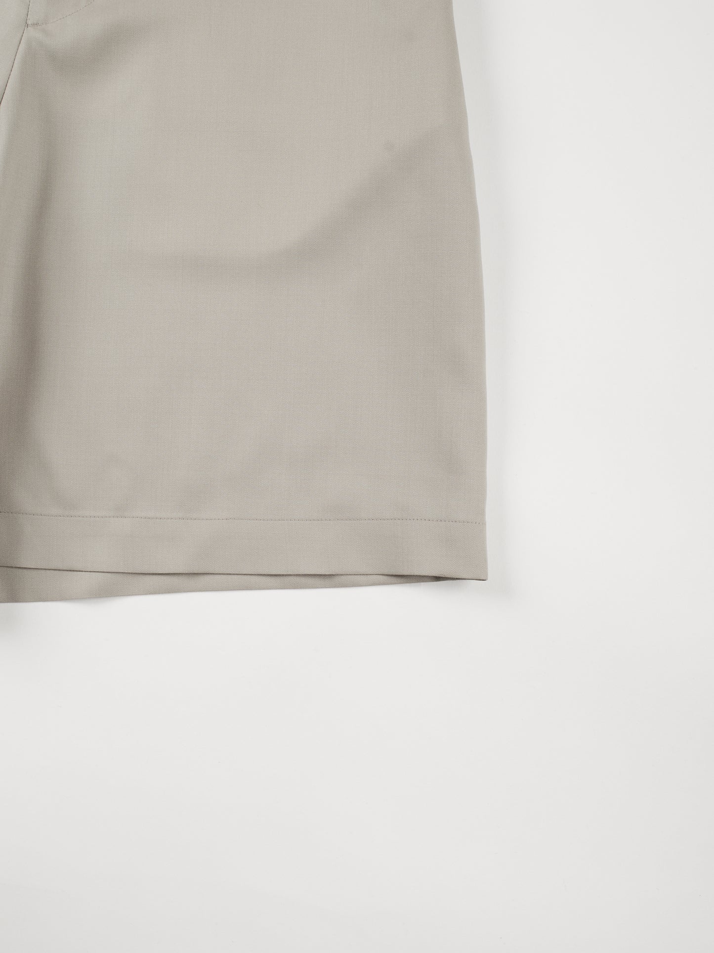 Super130's WOOL LIGHT GABARDINE SHORT PANTS|DUSTY BEIGE