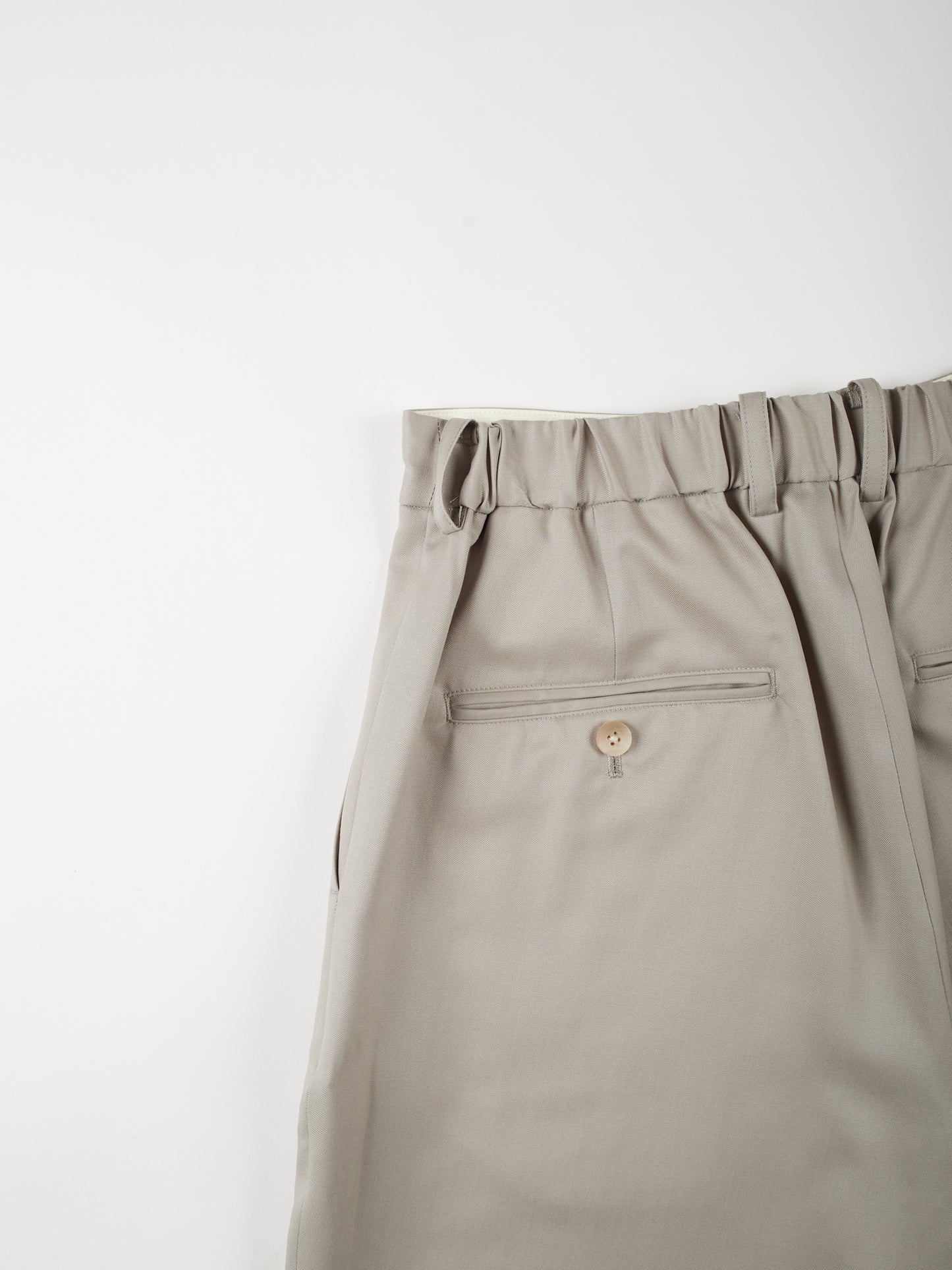 Super130's WOOL LIGHT GABARDINE SHORT PANTS|DUSTY BEIGE