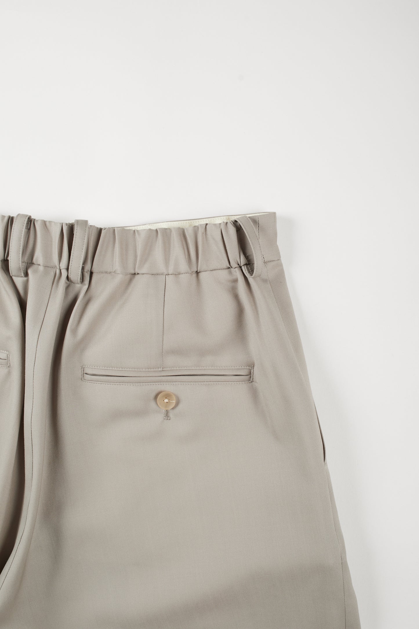 Super130's WOOL LIGHT GABARDINE SHORT PANTS|DUSTY BEIGE