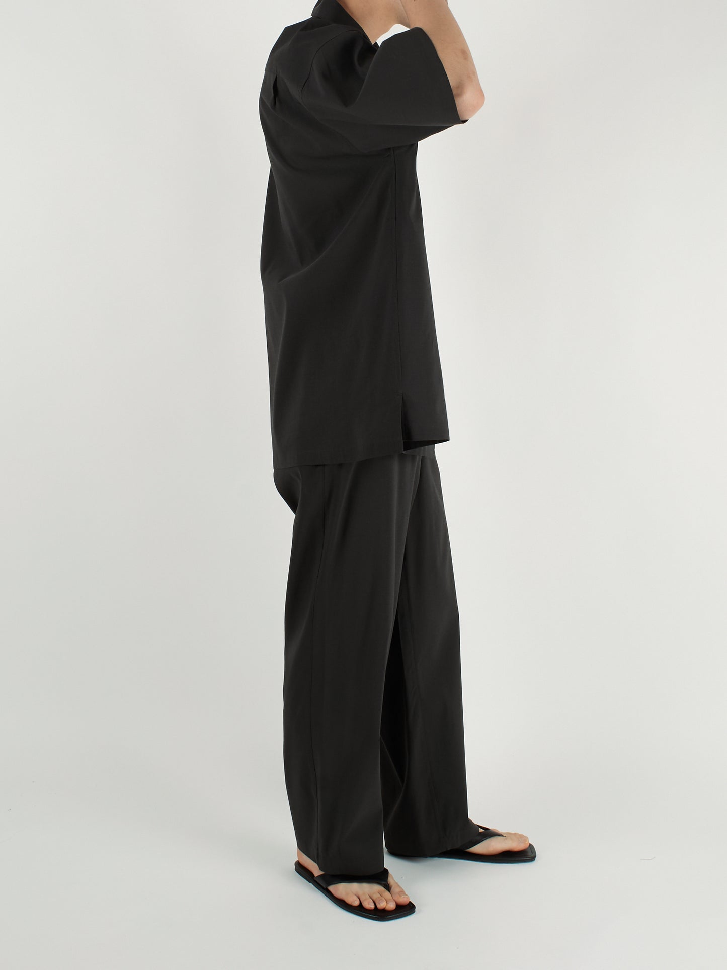 Model 176cm/62kg size L color BLACK着用