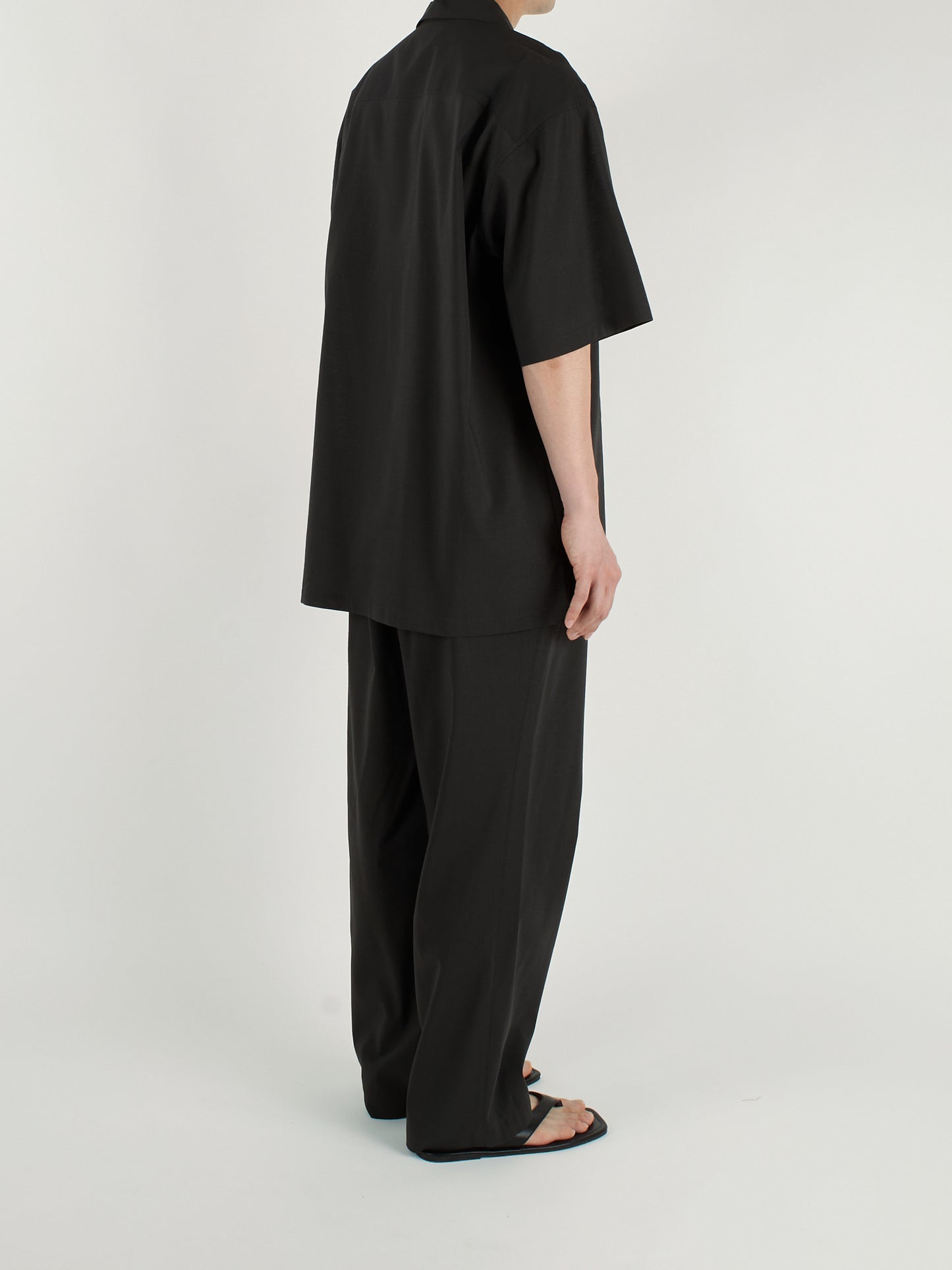 Model 176cm/62kg size L color BLACK着用
