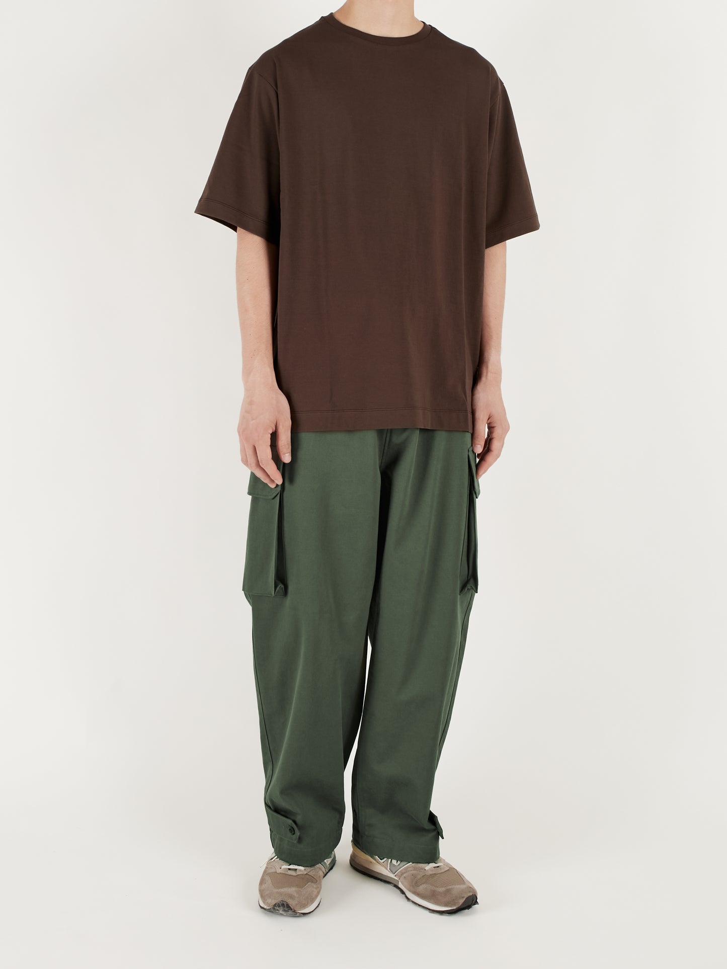 Model 176cm/62kg size M color KHAKI着用
