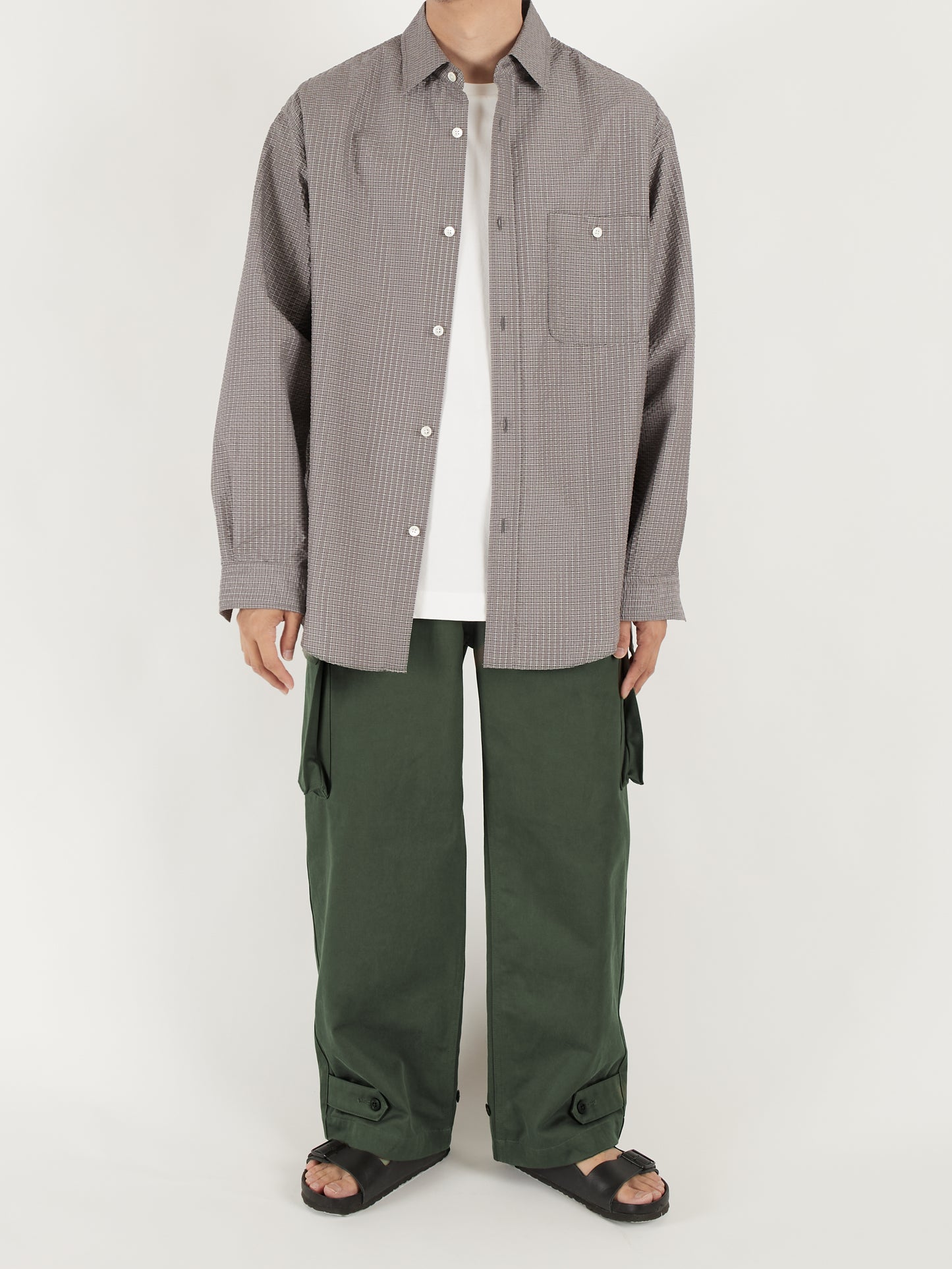 Model 165cm/54kg size S color KHAKI着用