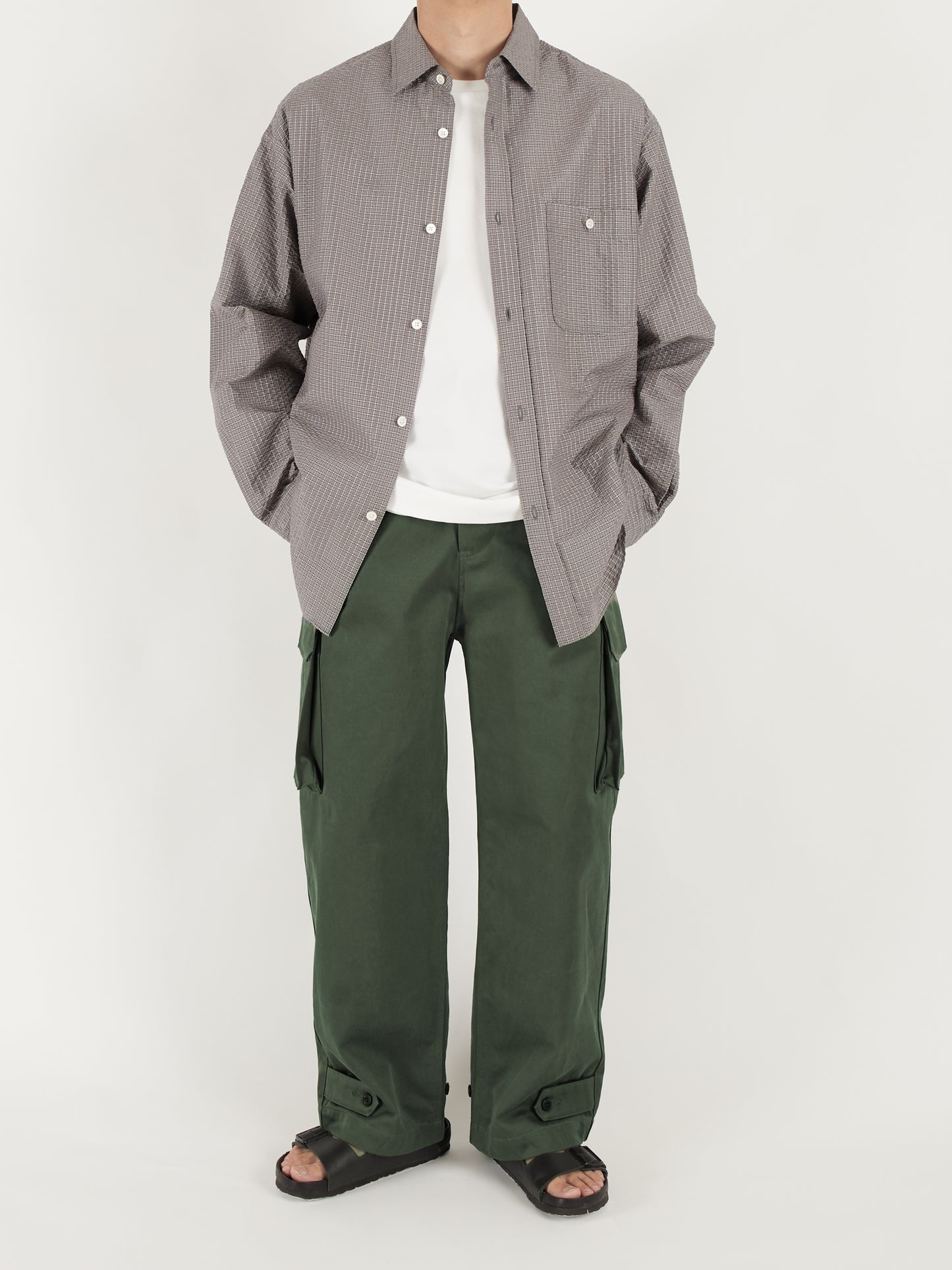 Model 165cm/54kg size S color KHAKI着用