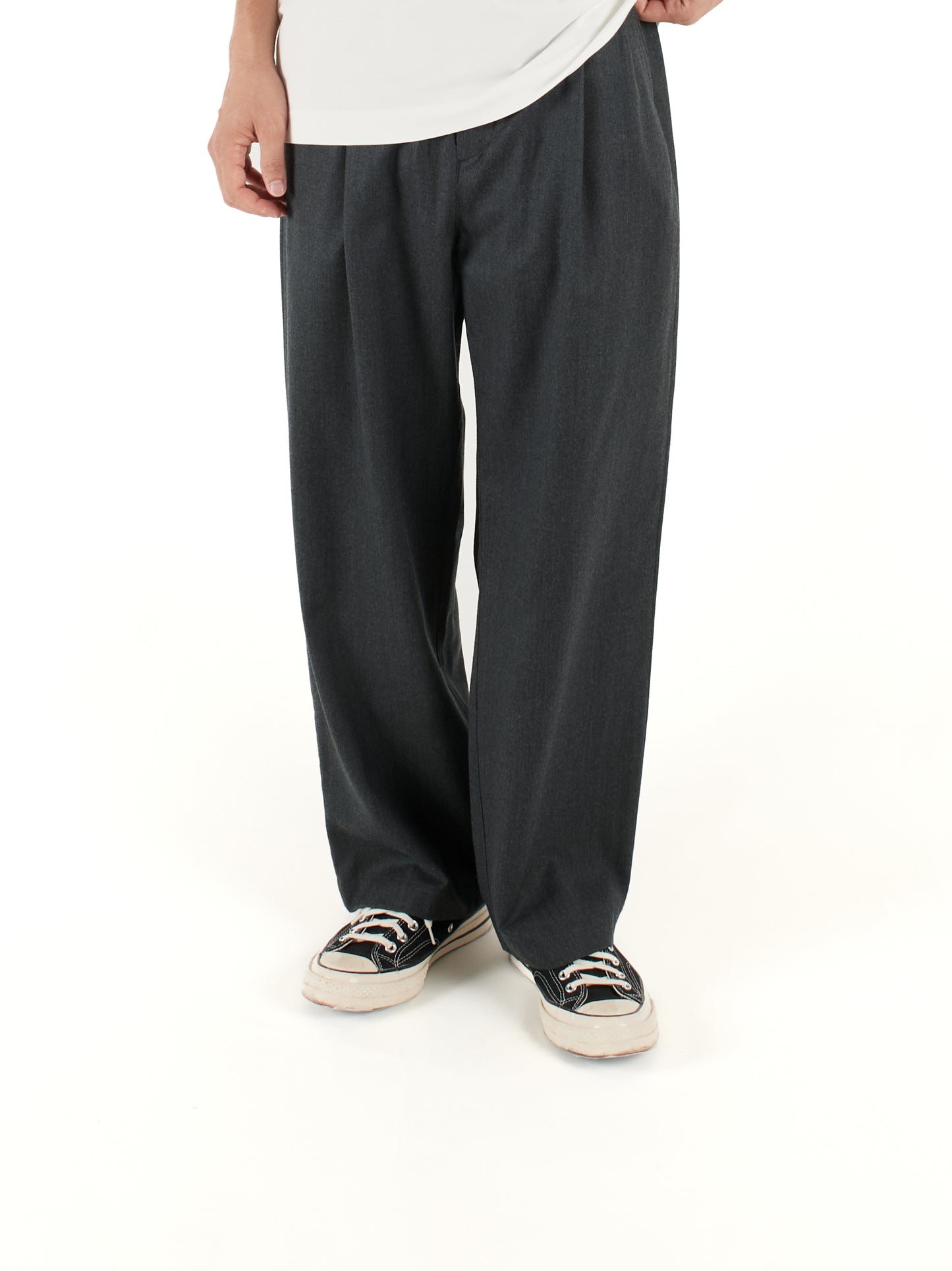 Model 176cm/62kg size M color TOP GRAY着用
