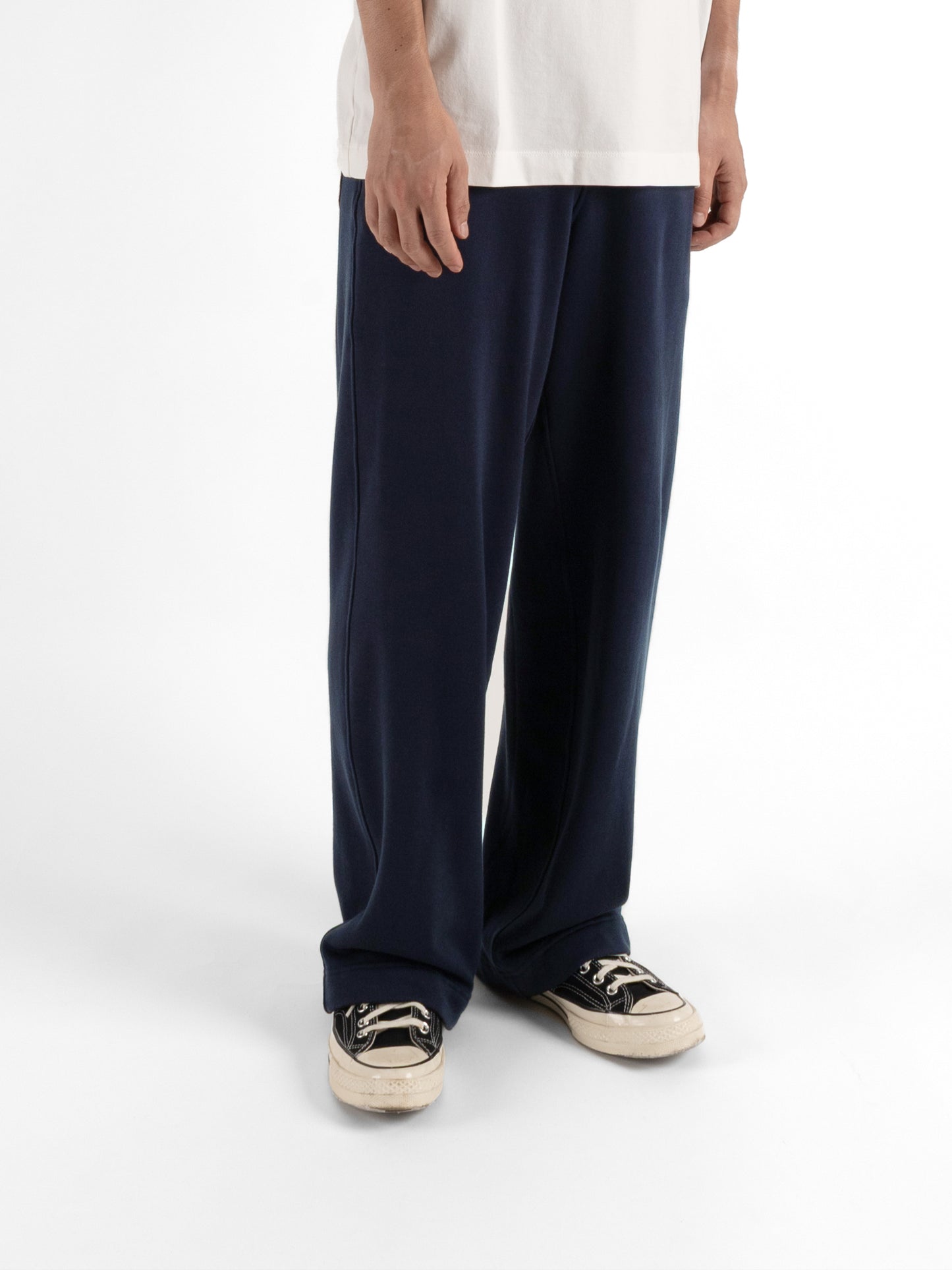 Model 176cm/62kg size M color NAVY着用