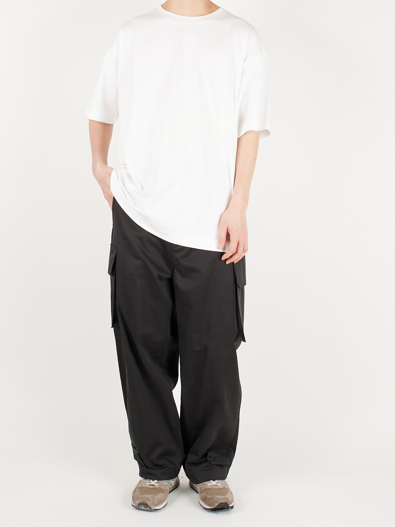 Model 176cm/62kg size M color BLACK着用