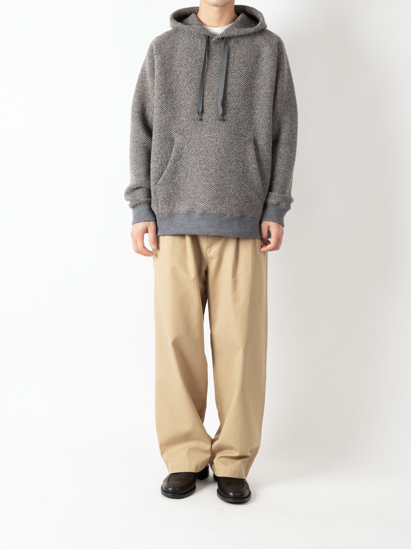 Model 176cm/62kg size M着用