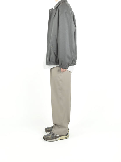 Super130's WORSTED WOOL LIGHT GABARDINE SLACKS｜DUSTY BEIGE