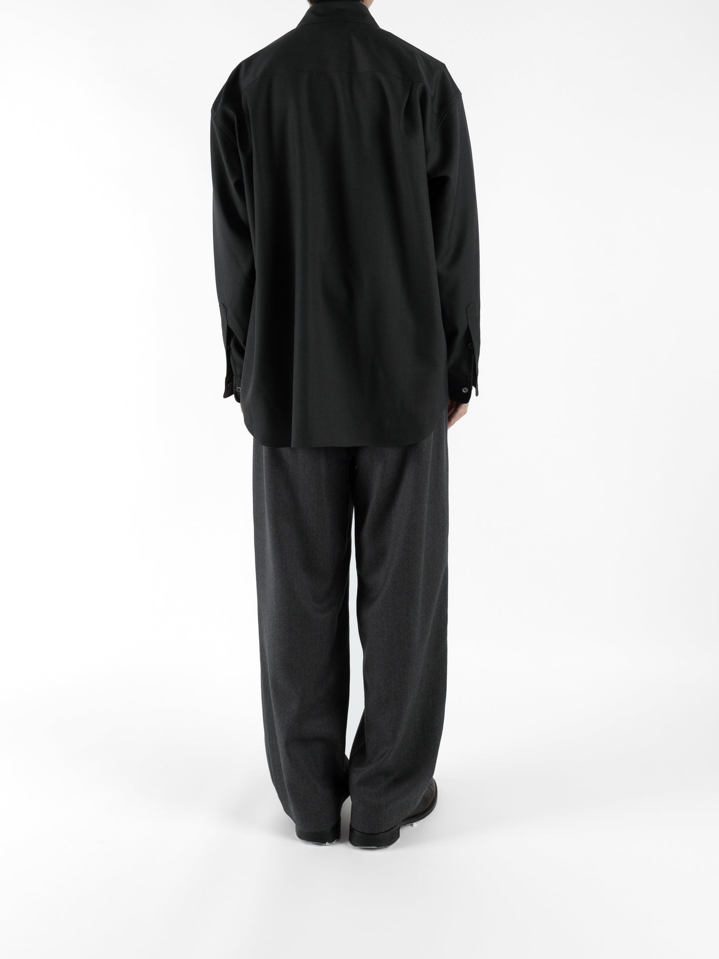 Model 176cm/62kg size L color BLUE CHARCOAL着用