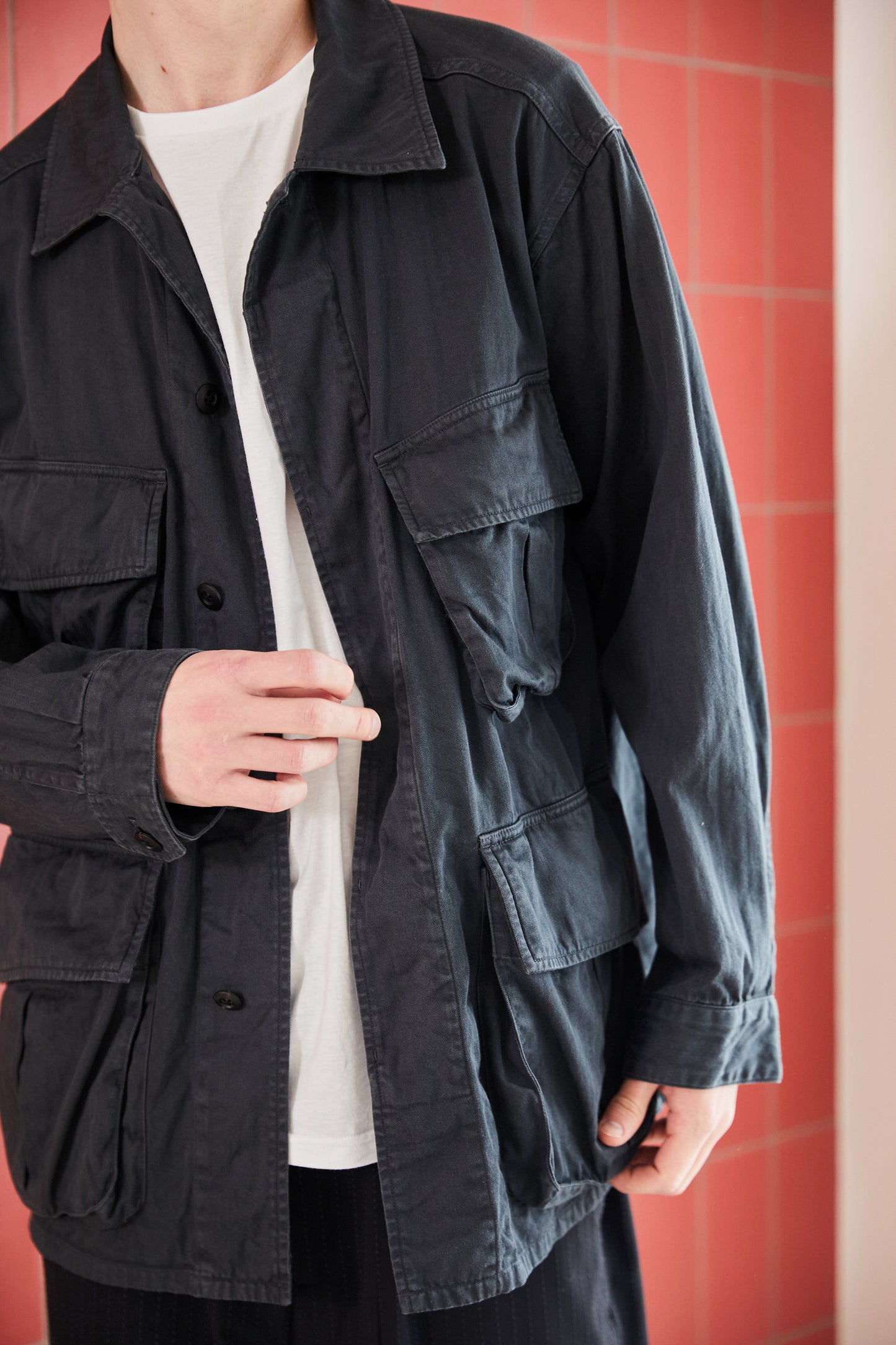Model 184cm size L color INK BLACK着用
