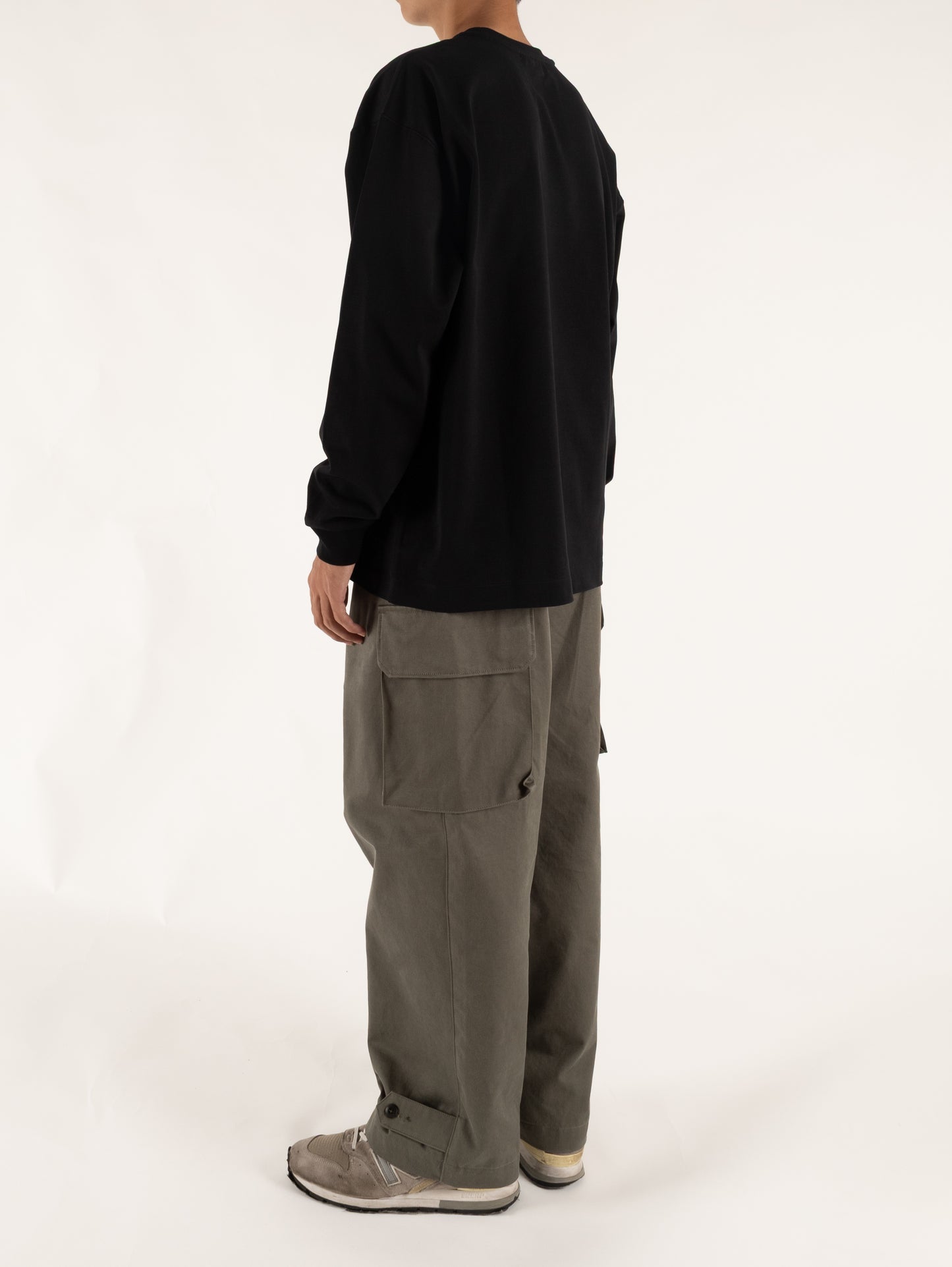 Model 173cm/60kg size M color BLACK着用