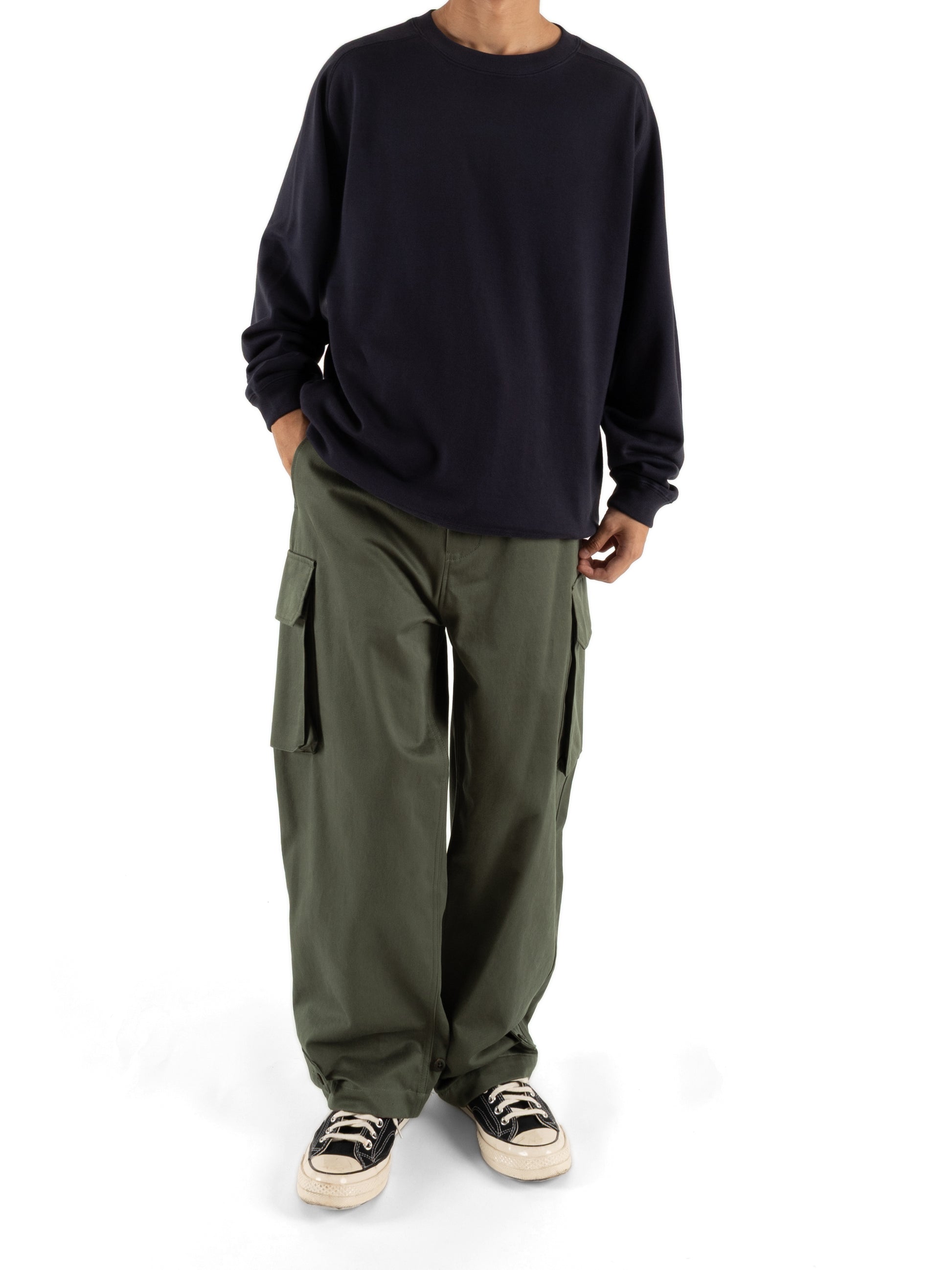 Model 164cm/52kg size S color NAVY着用