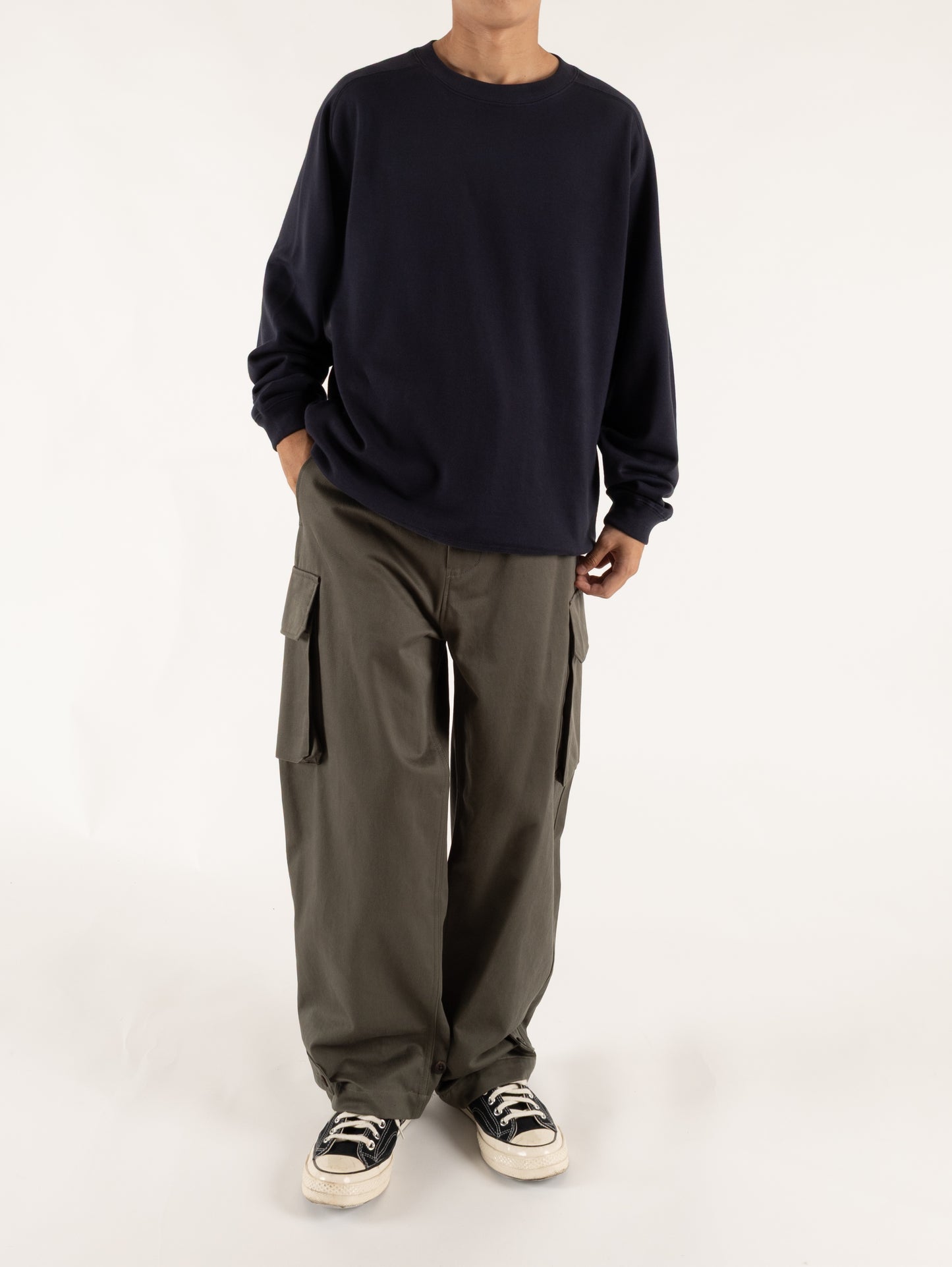 Model 164cm/52kg size S color NAVY着用