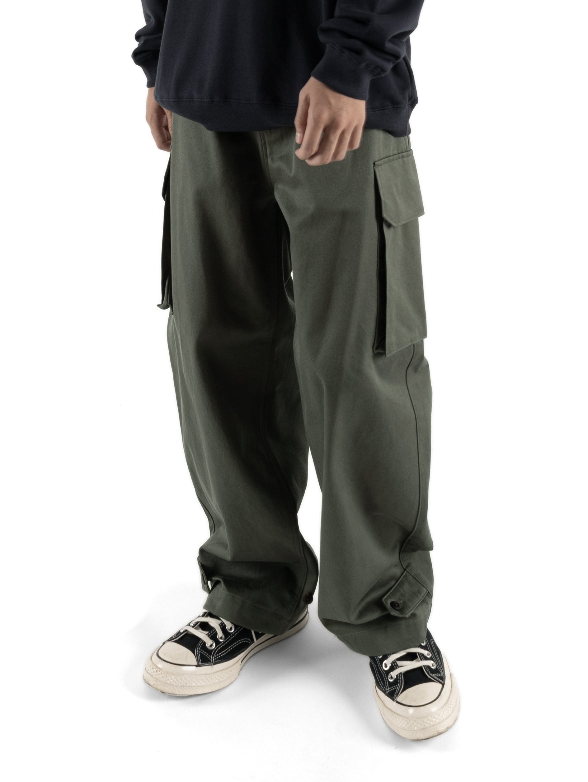 Model 164cm/52kg size S color KHAKI着用