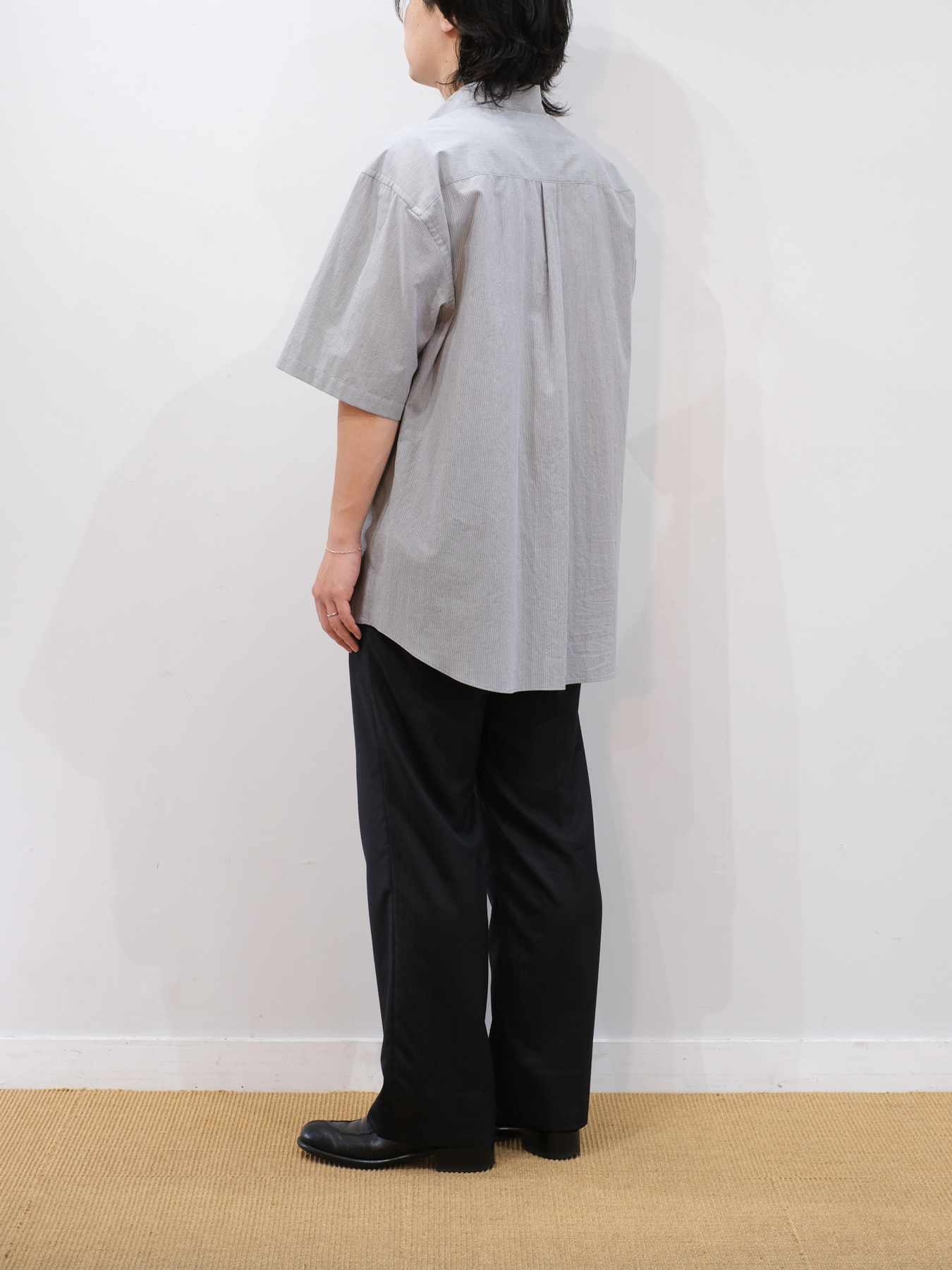 Model 170cm size M color GRAY STRIPE着用