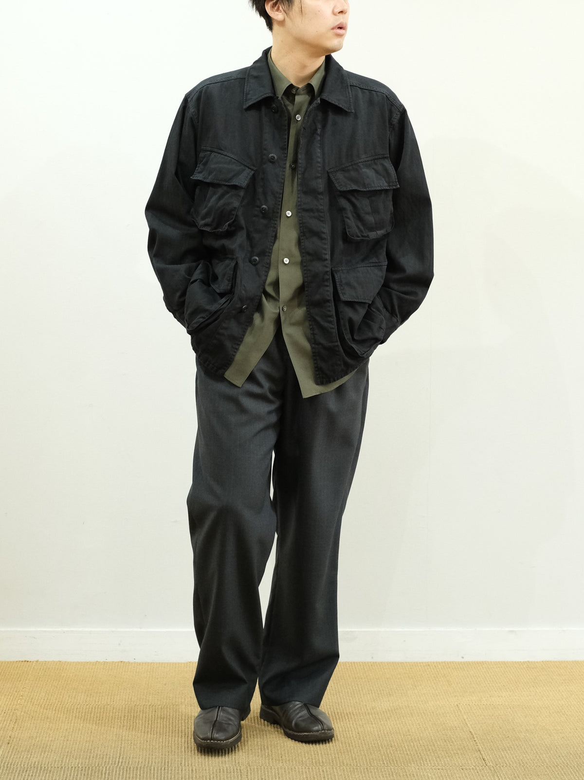 Model 170cm size M color BLACK着用