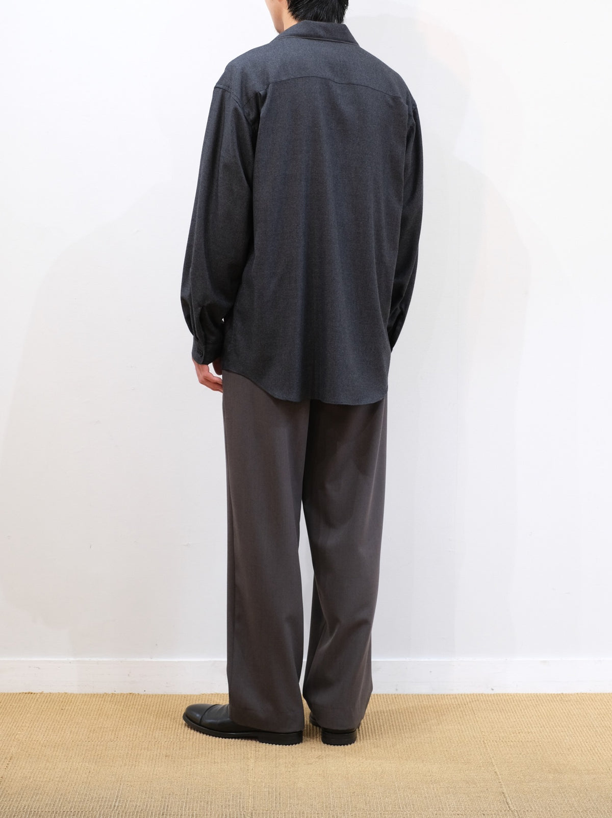 Model 175cm size M color AGED GRAY着用