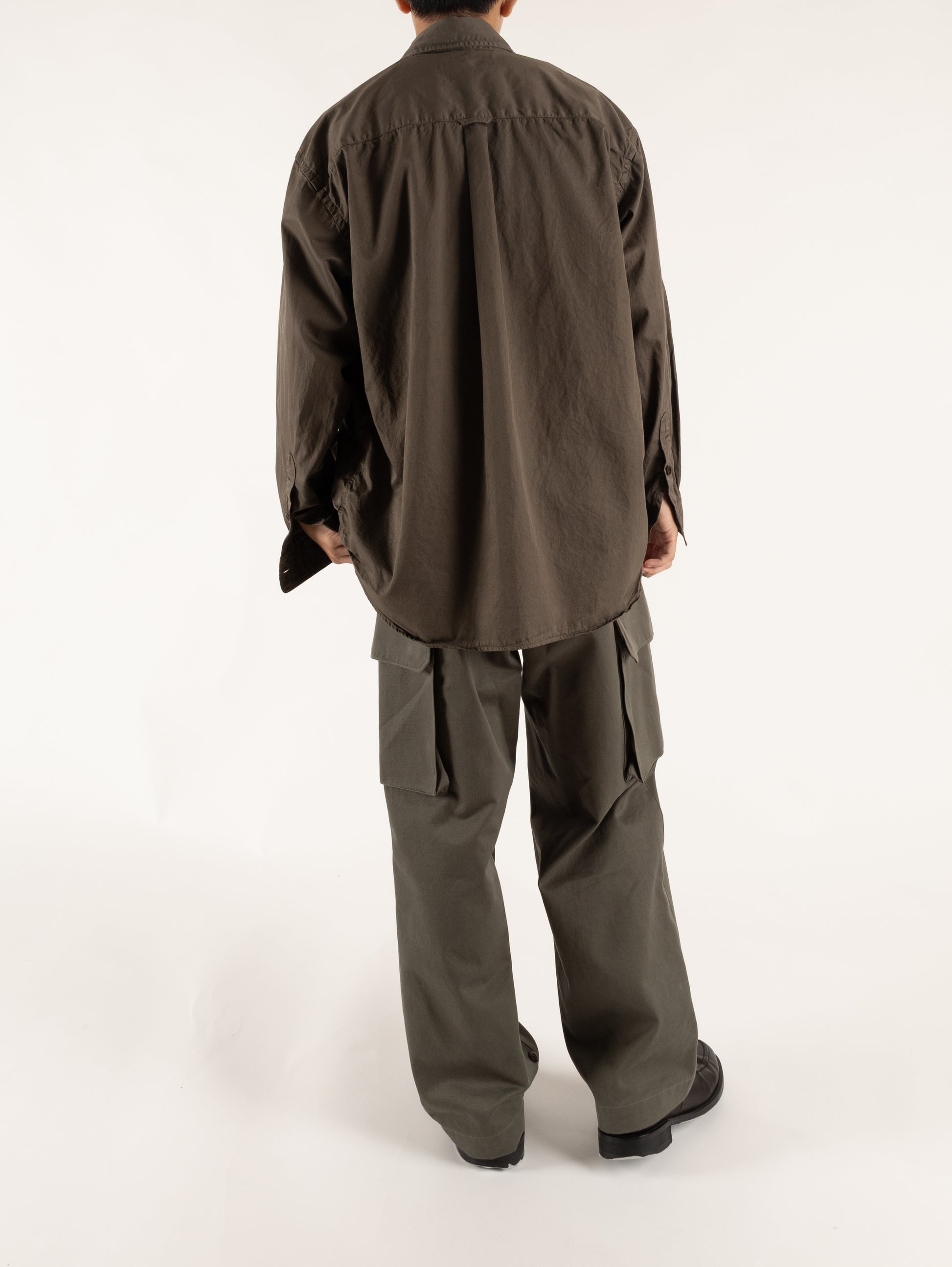 Model 164cm/52kg size S color SMOKY BROWN着用