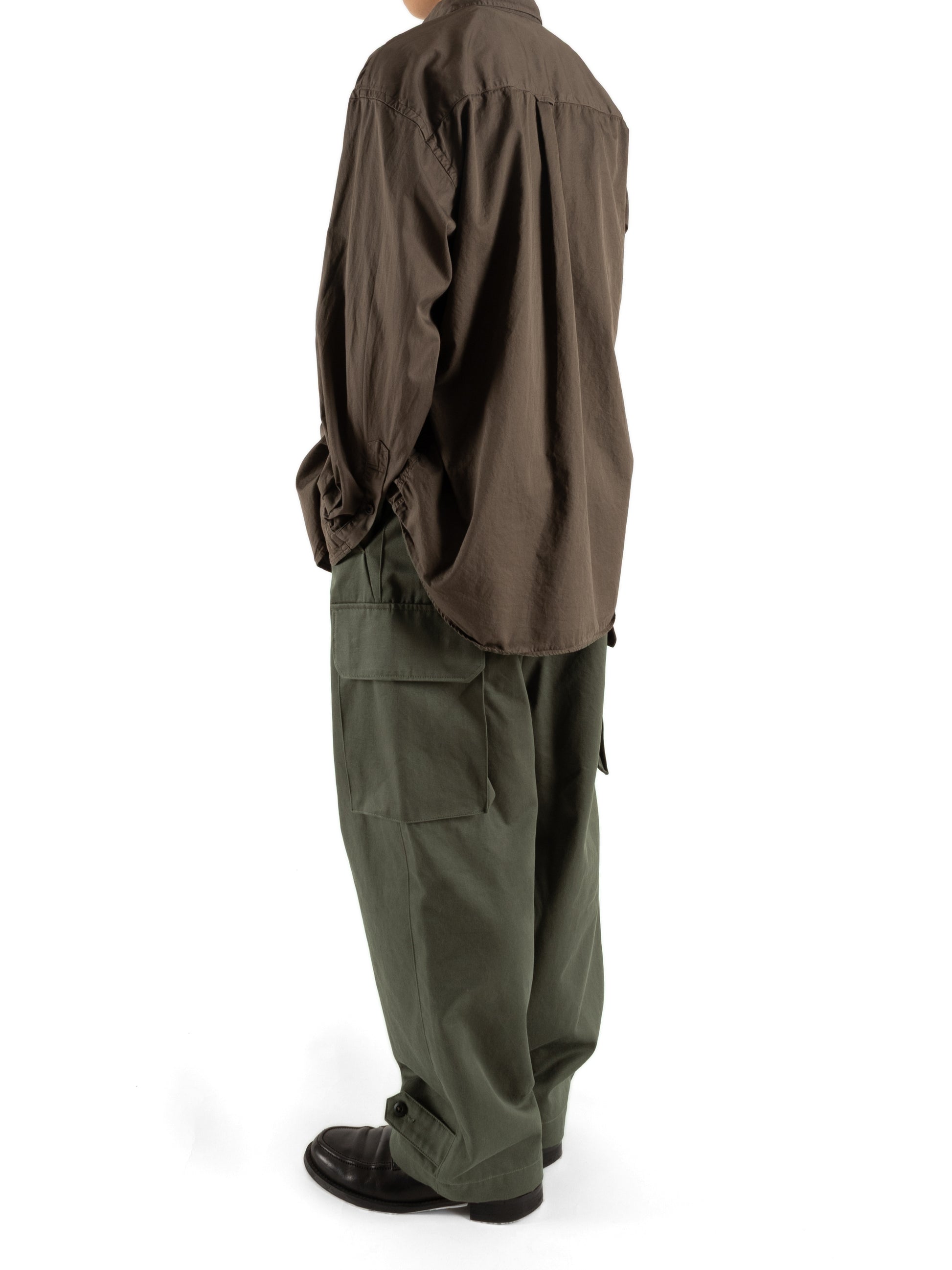 Model 164cm/52kg size S color SMOKY BROWN着用