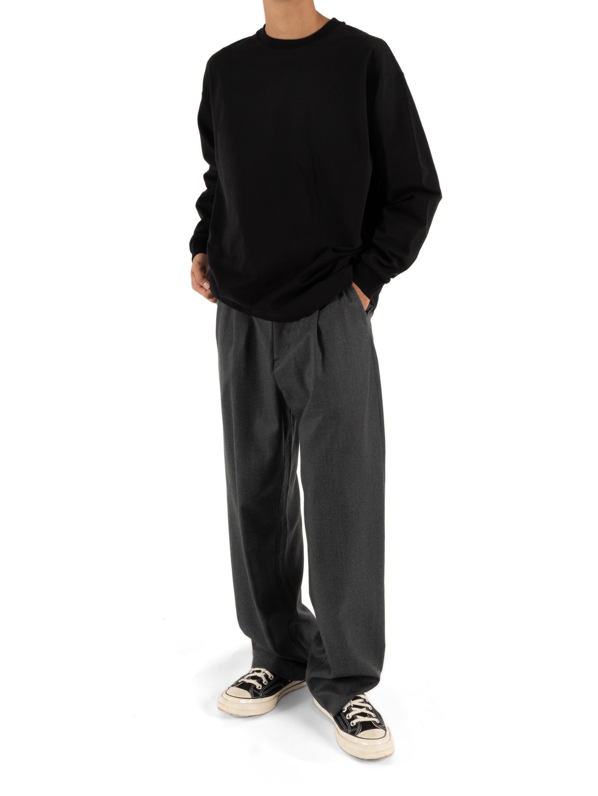 Model 173cm/60kg size M color BLACK着用
