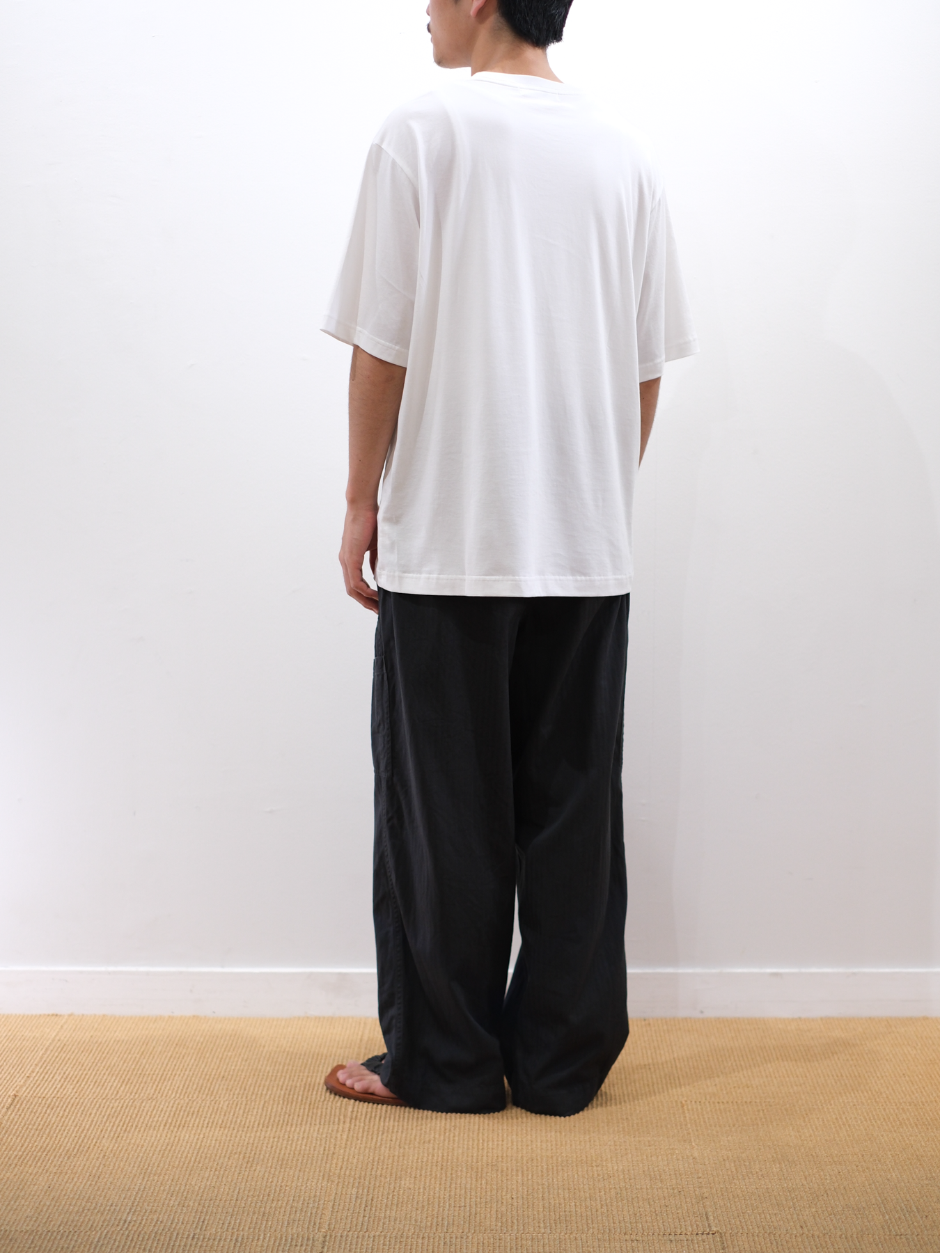 Model 175cm size M color WHITE着用