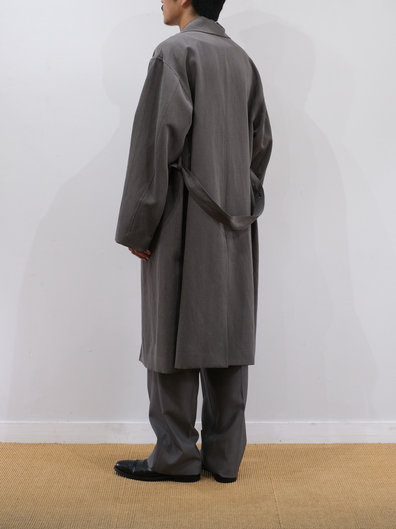 Model 175cm size L color HAZE GRAY着用