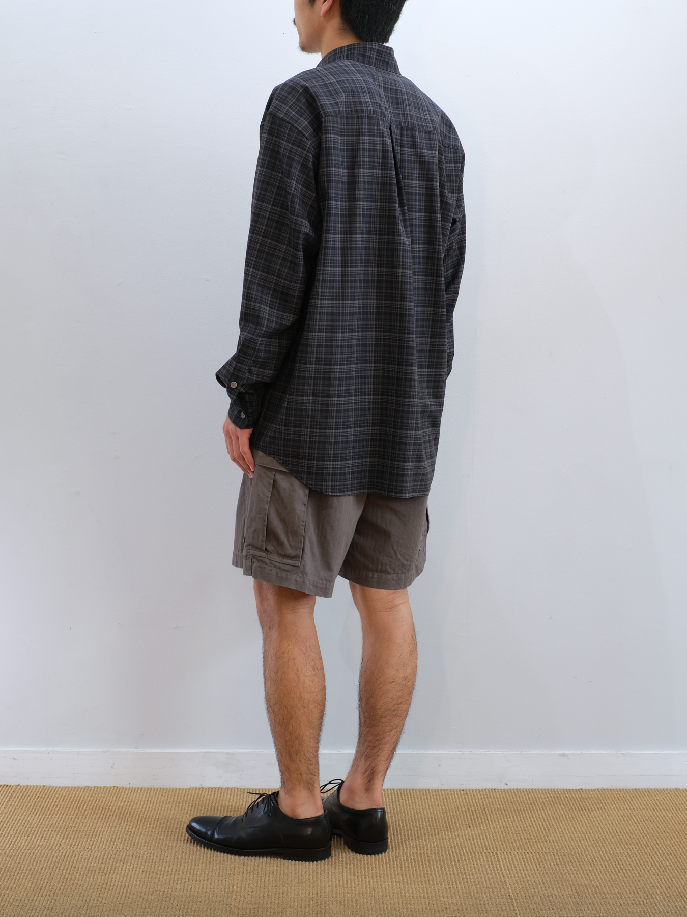 Model 175cm size L color BLACK CHECK 着用