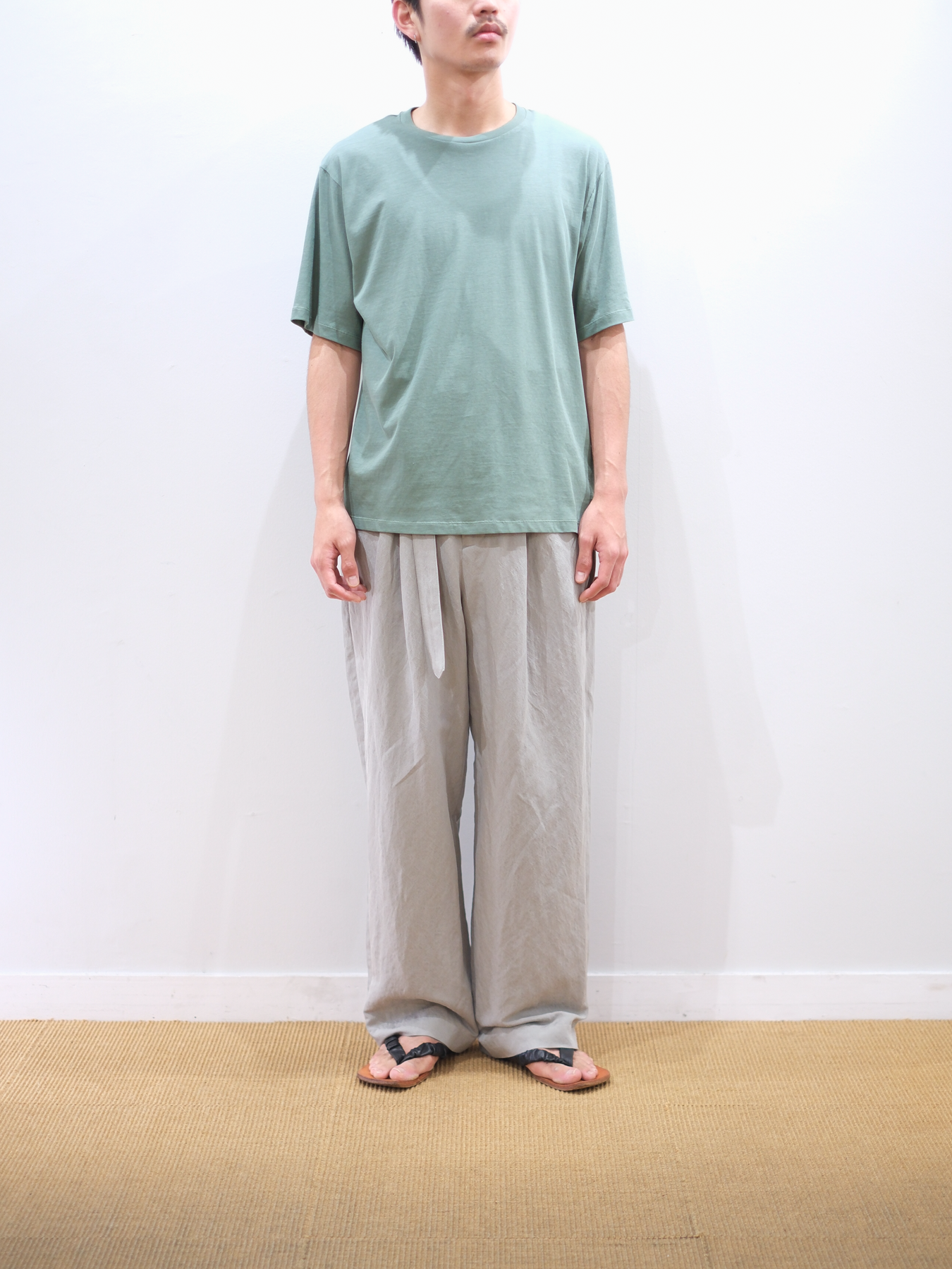 Model 175cm size M color FOG GREEN着用