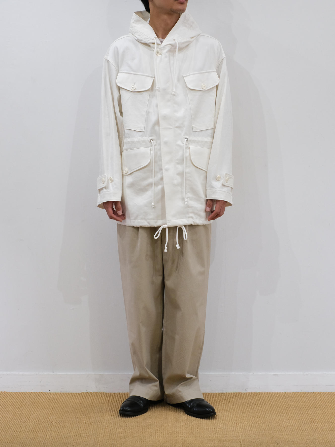 Model 175cm size L color ECRU着用