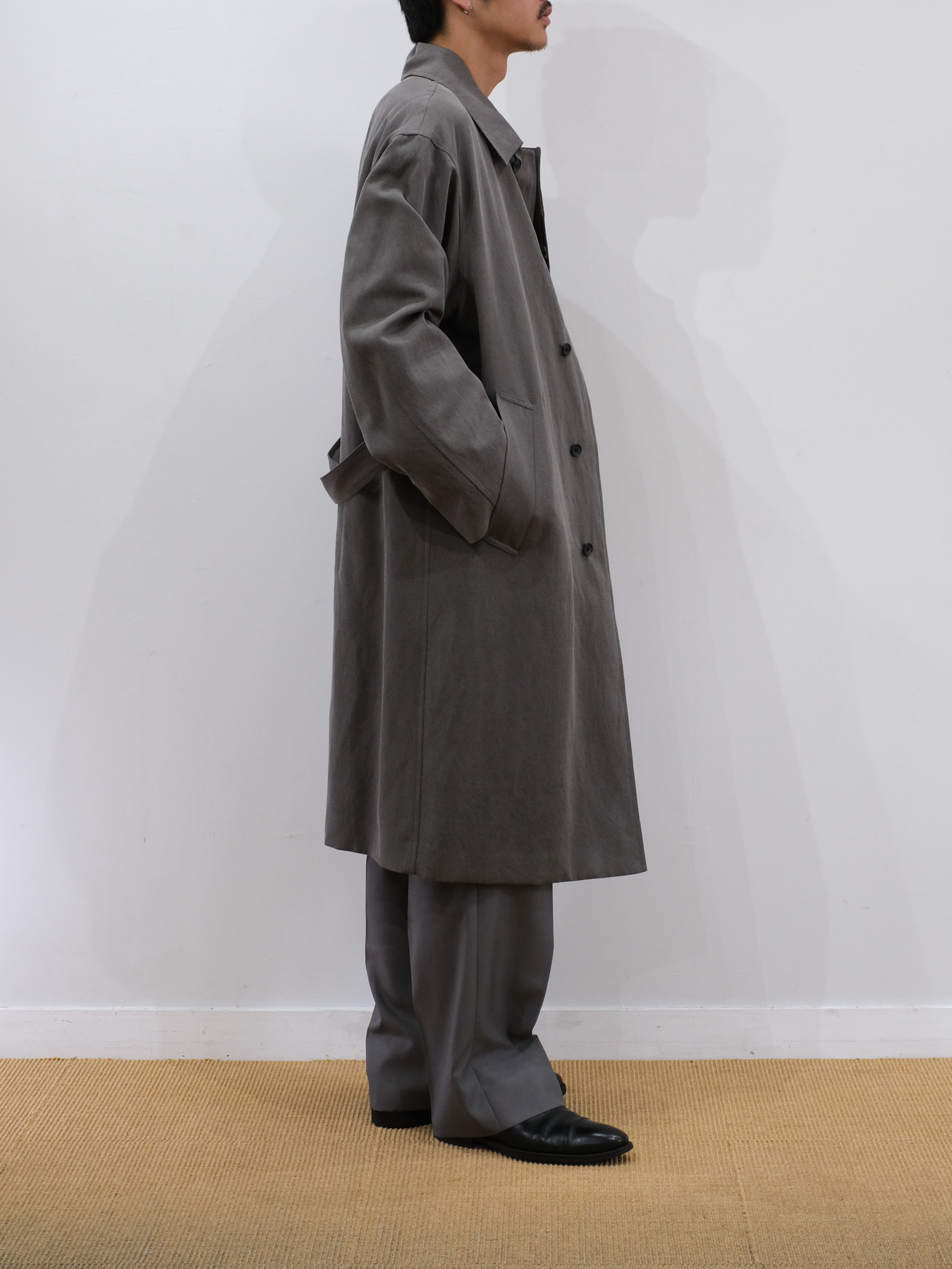 Model 175cm size L color HAZE GRAY着用