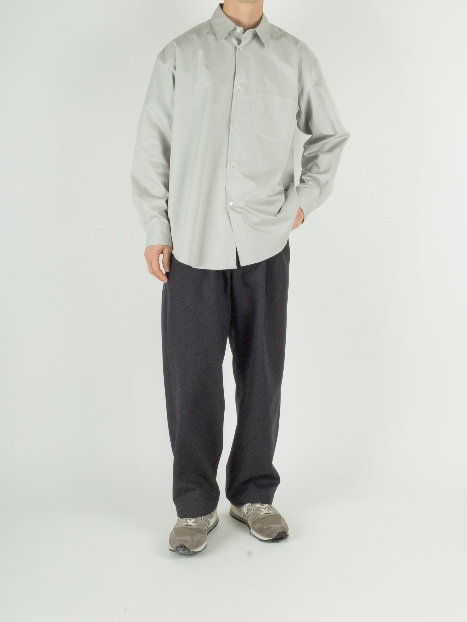 Model 176cm/62kg size L color CLOUD GRAY着用