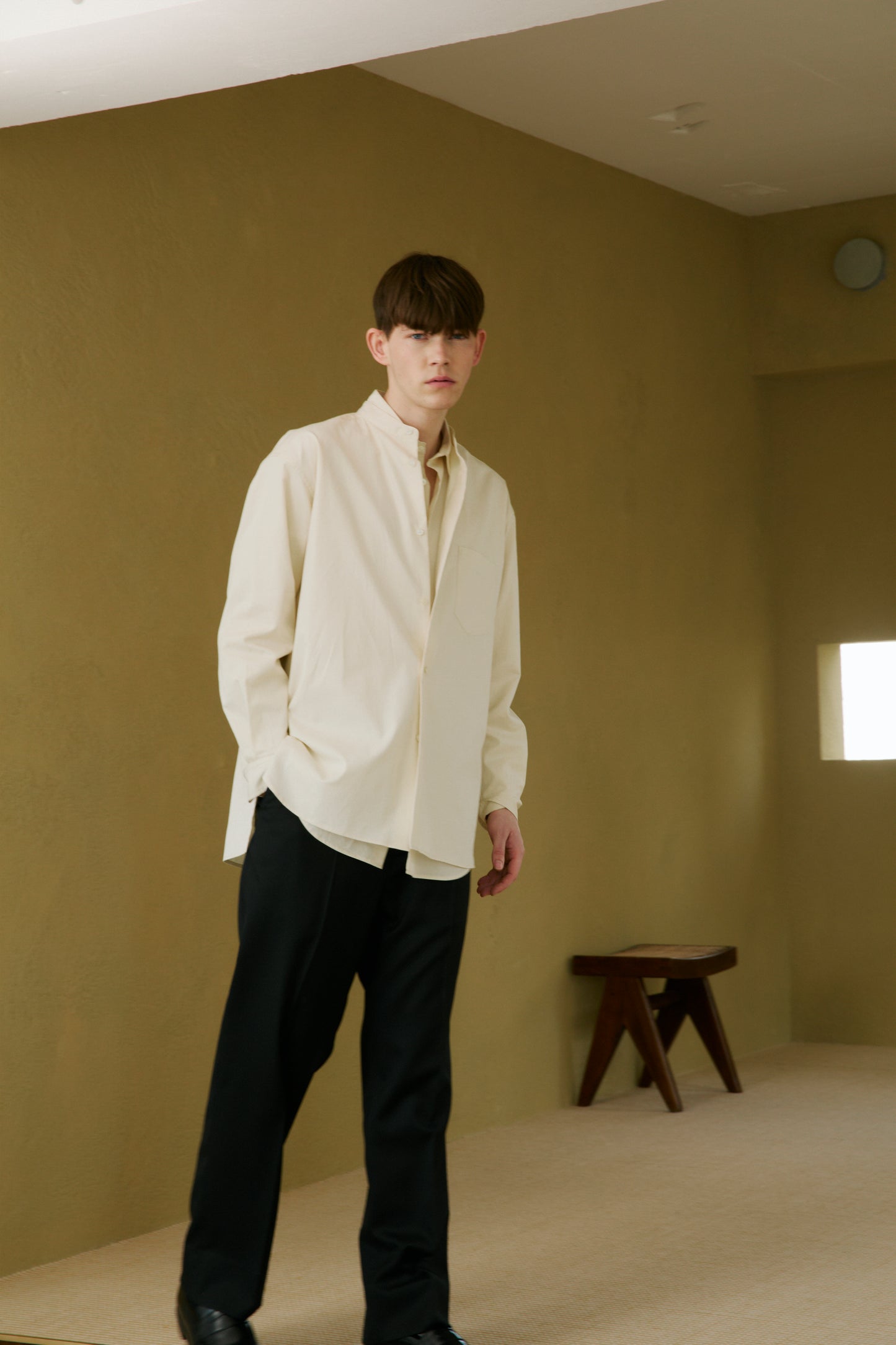 FINX COTTON TWILL BAND COLLAR SHIRTS｜LIGHT YELLOW