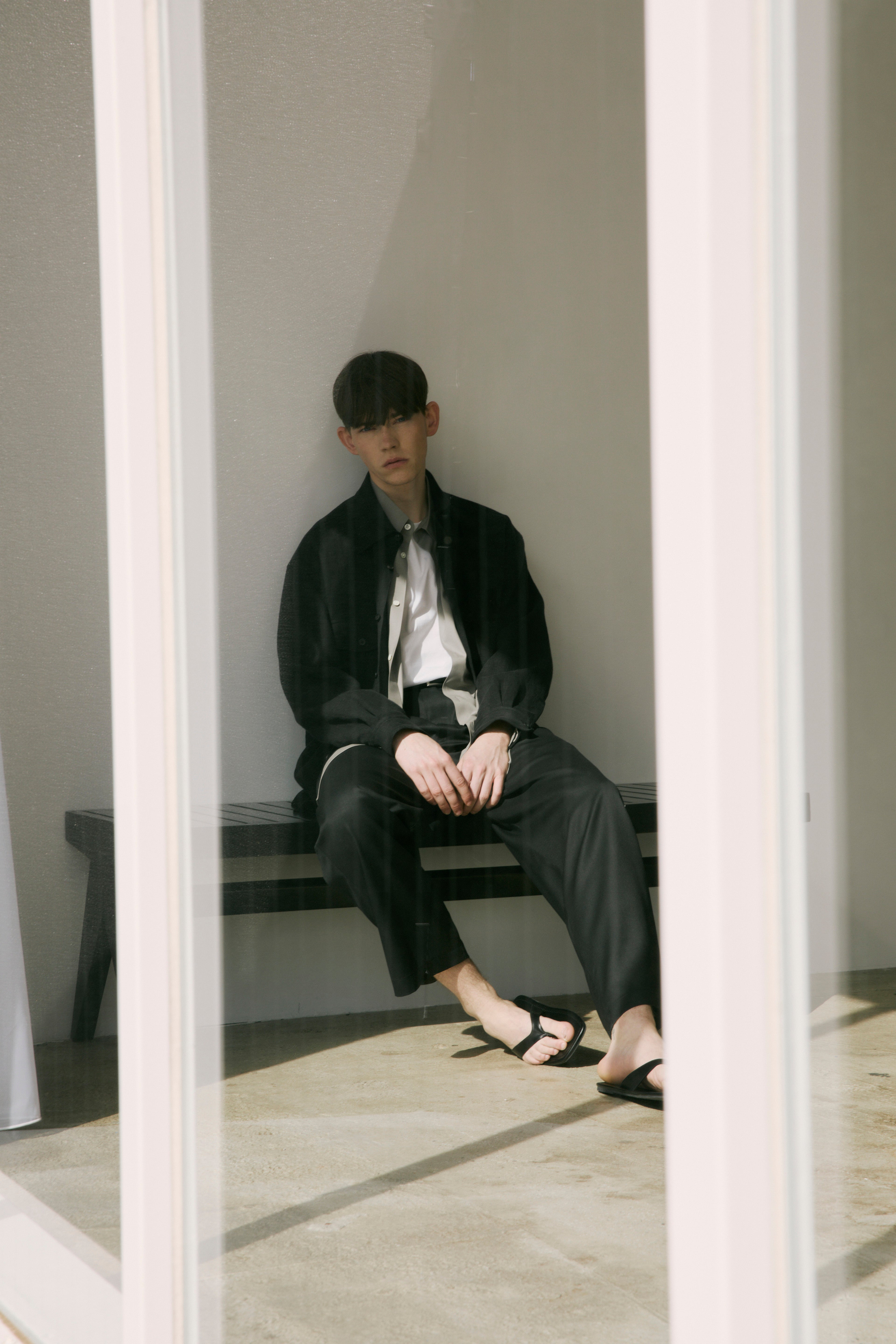 Super130's WORSTED WOOL LIGHT GABARDINE WIDE PANTS｜BLACK