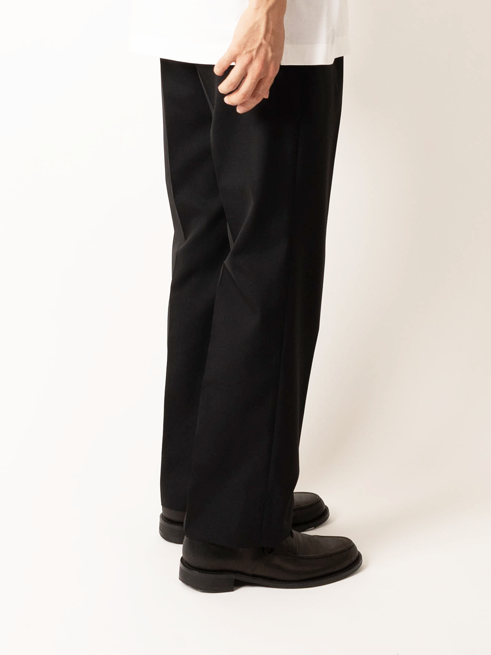 Super130's WORSTED WOOL STRAIGHT SLACKS|BLACK – Cornier Super130's WORSTED WOOL STRAIGHT SLACKS|BLACK – Cornier