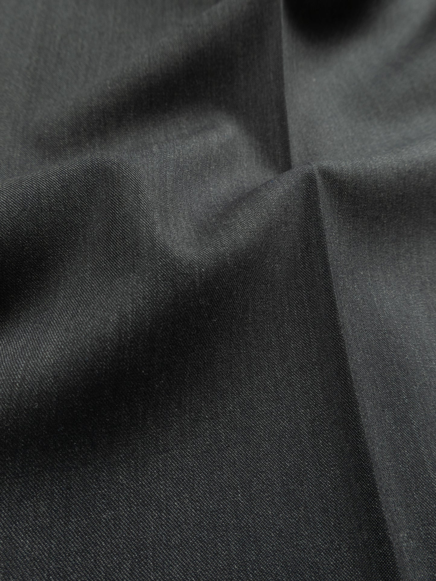 Super130's WORSTED WOOL LIGHT GABARDINE SLACKS｜TOP CHARCOAL