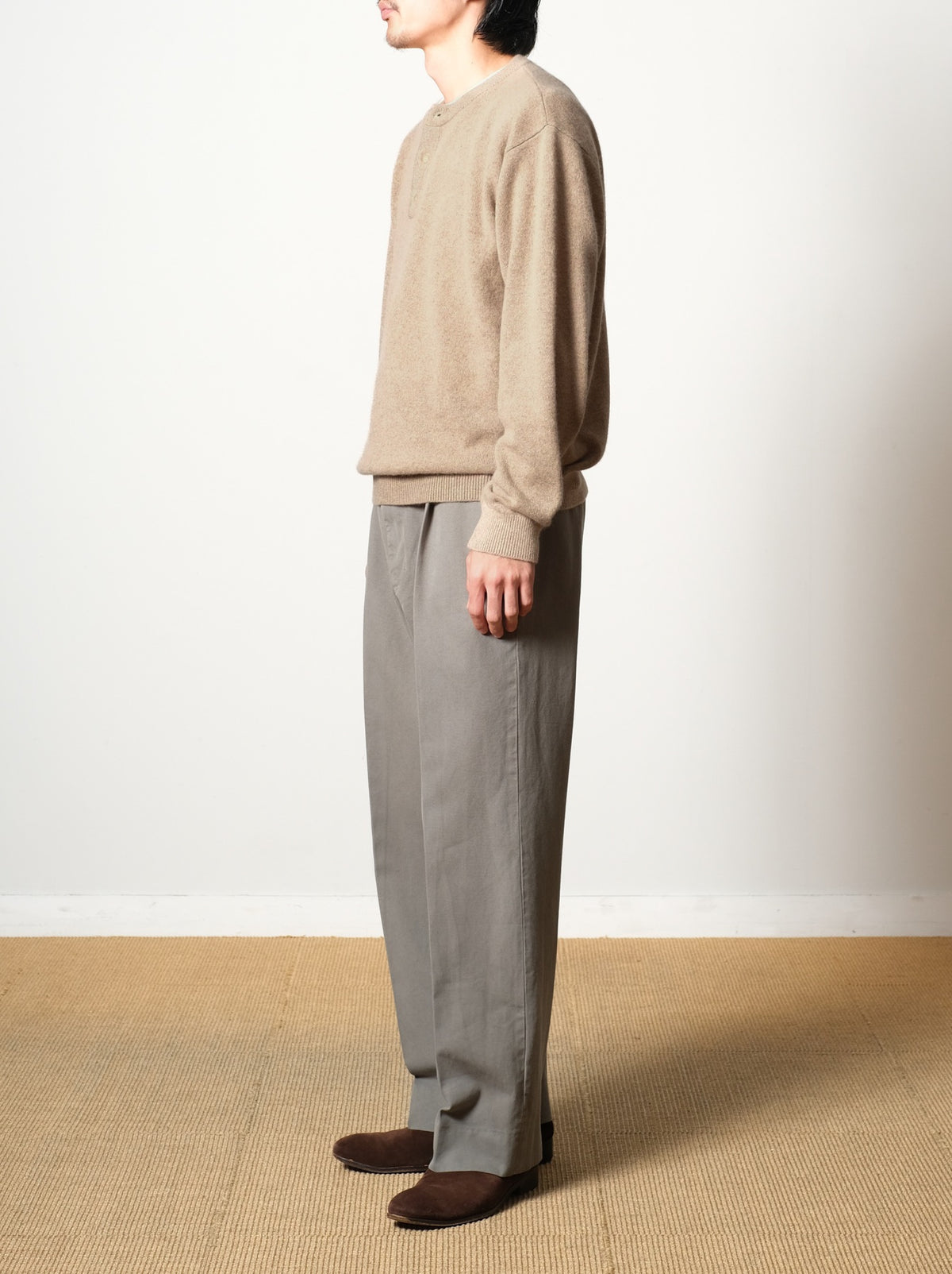 Model 175cm size M color TOP BEIGE着用