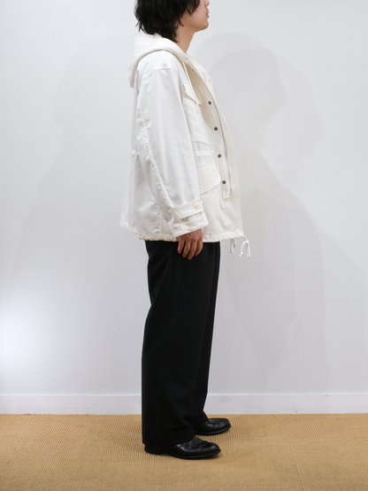 Model 170cm size S color ECRU 着用