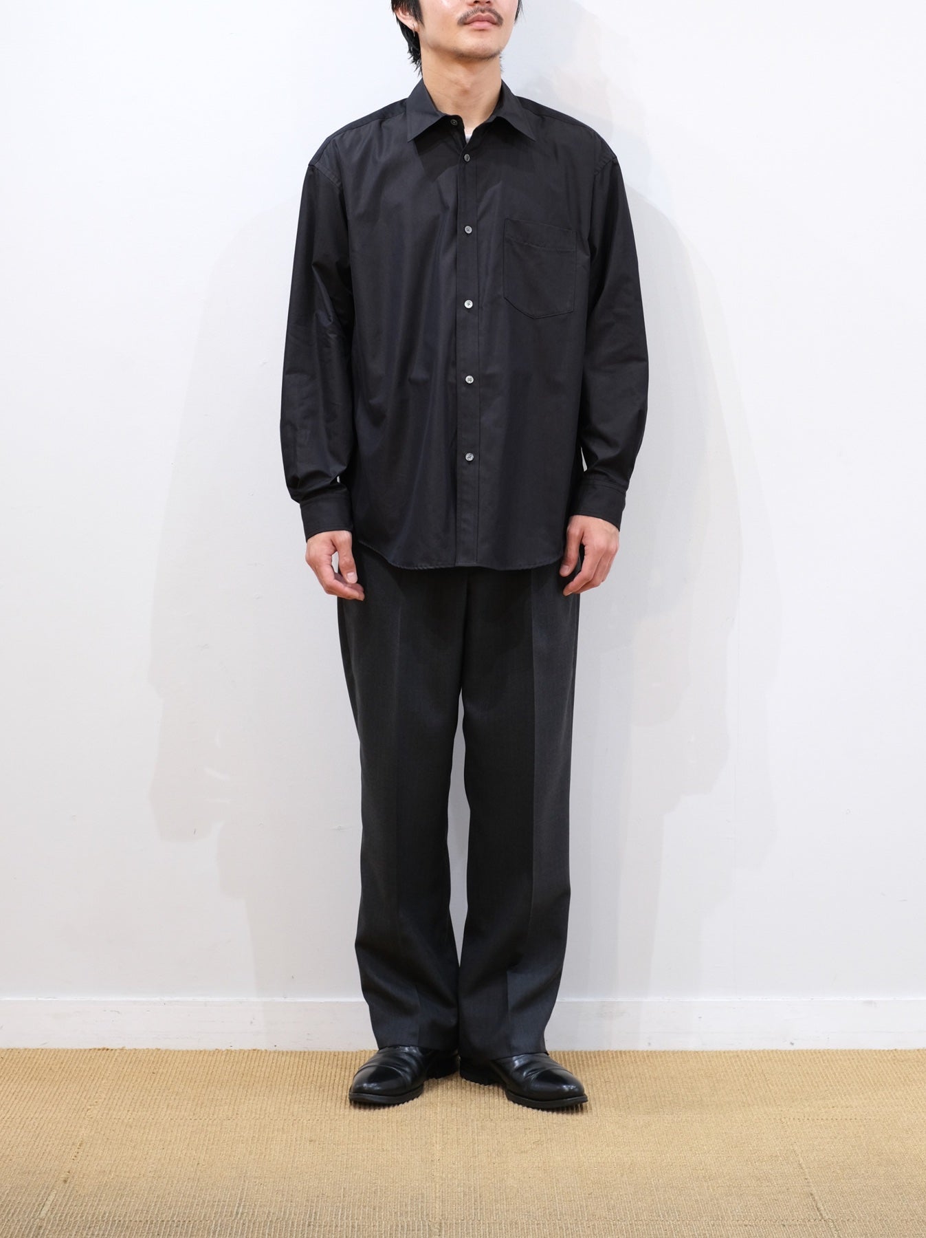 マ*ク様 Cornier super130s ワンラックストレートスラックス グ Super130's WORSTED WOOL STRIPE SLACKS｜CHARCOAL STRIPE – Cornier