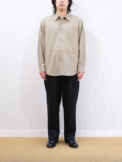 Model 170cm size S color ASH BEIGE着用