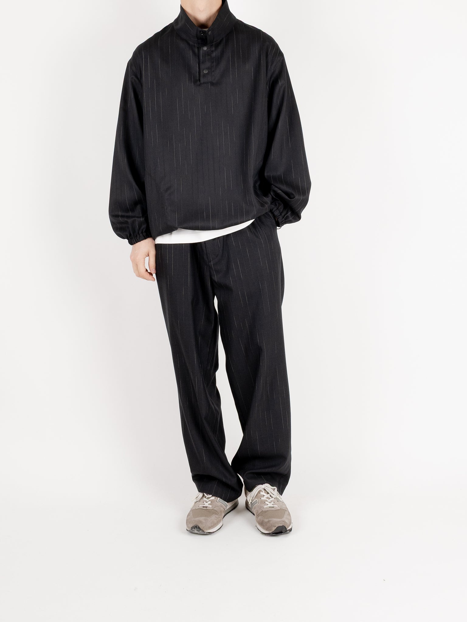Super130's WORSTED WOOL LIGHT GABARDINE WIDE PANTS｜BLACK