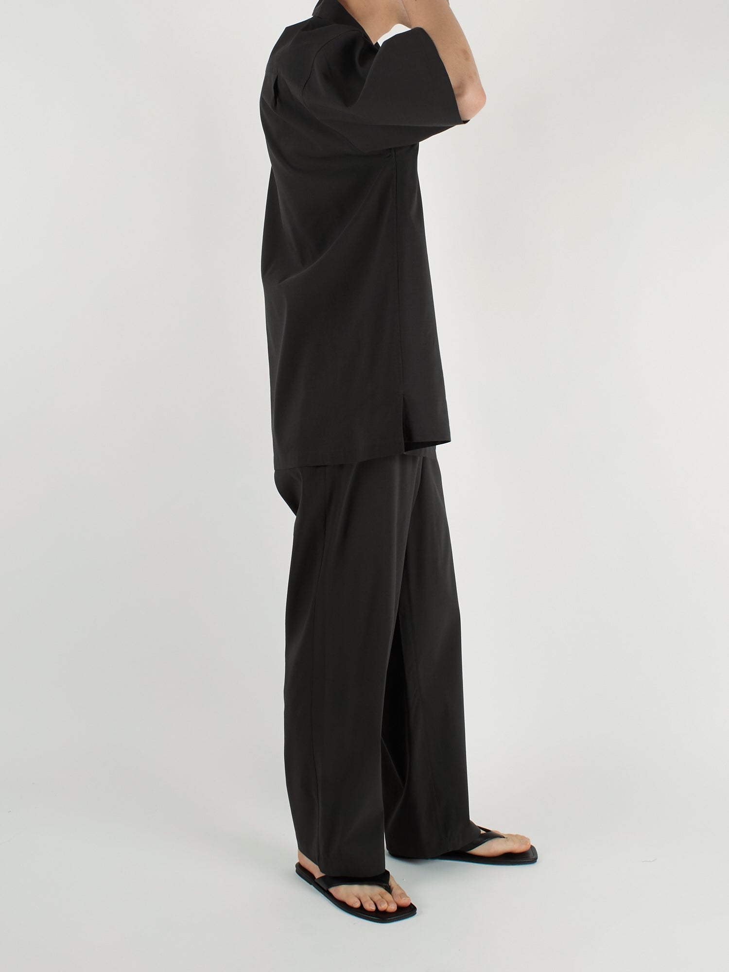 Model 176cm/62kg size L color BLACK着用