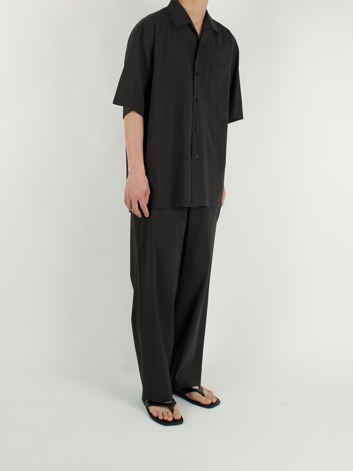 Model 176cm/62kg size L color BLACK着用