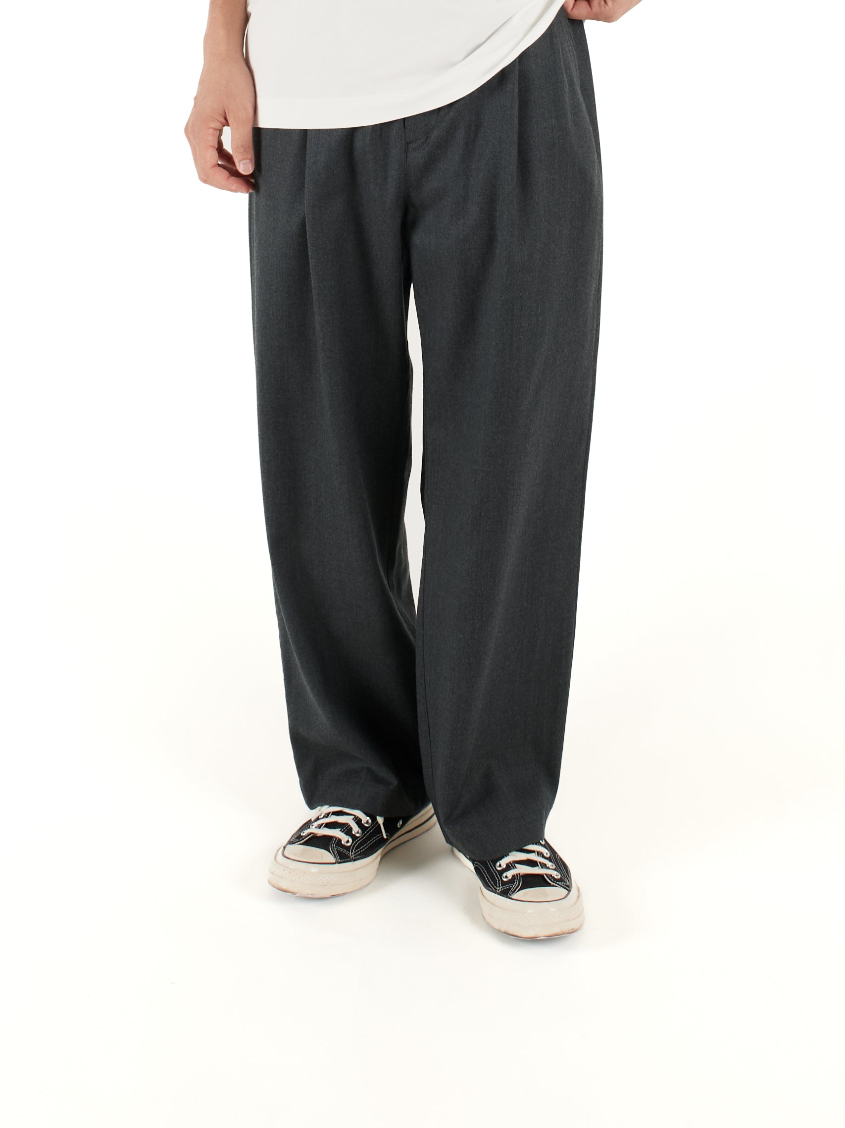 Model 176cm/62kg size M color TOP GRAY着用