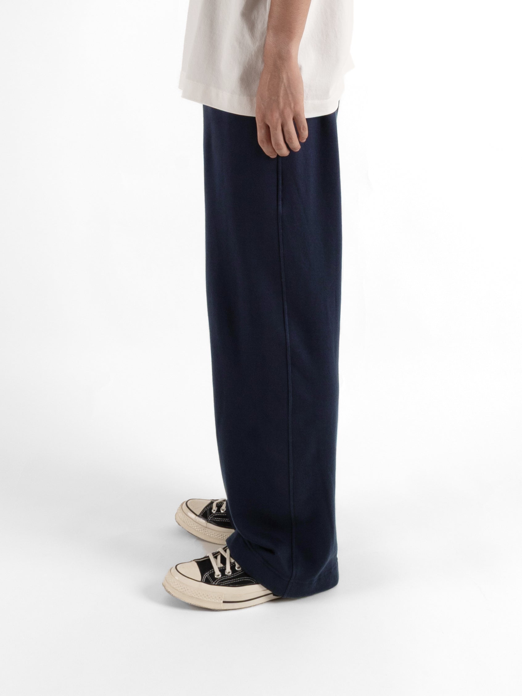 Model 176cm/62kg size M color NAVY着用